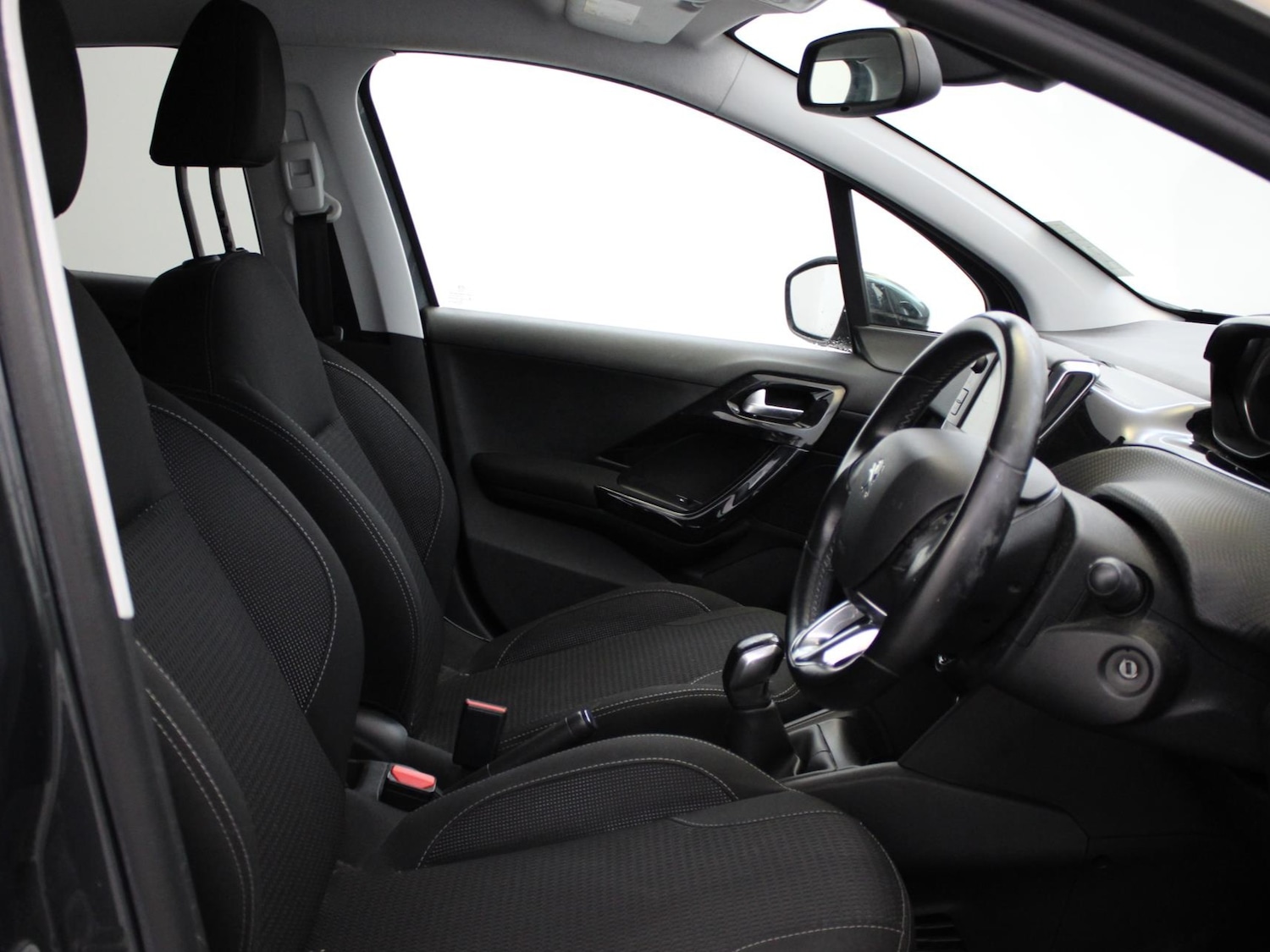 Used Peugeot 208 2016 for sale - 76502853: Photo 9