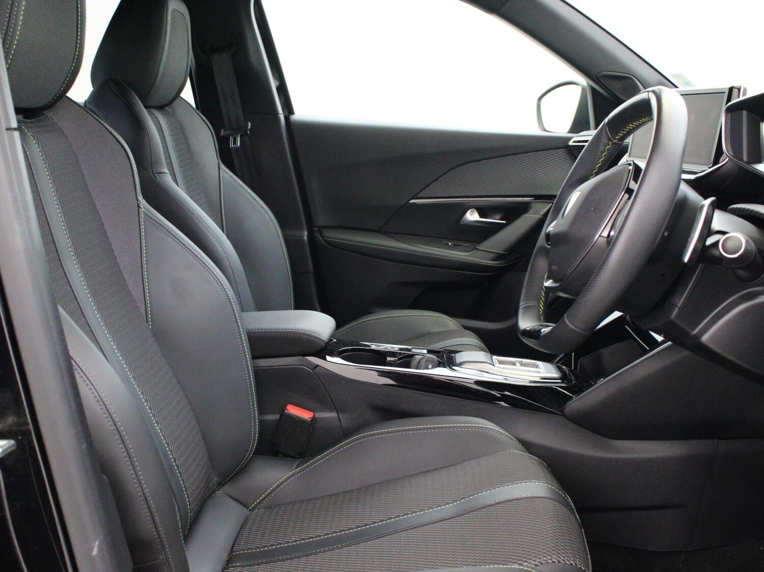 Used Peugeot 2008 2024 for sale - 76705456: Photo 9