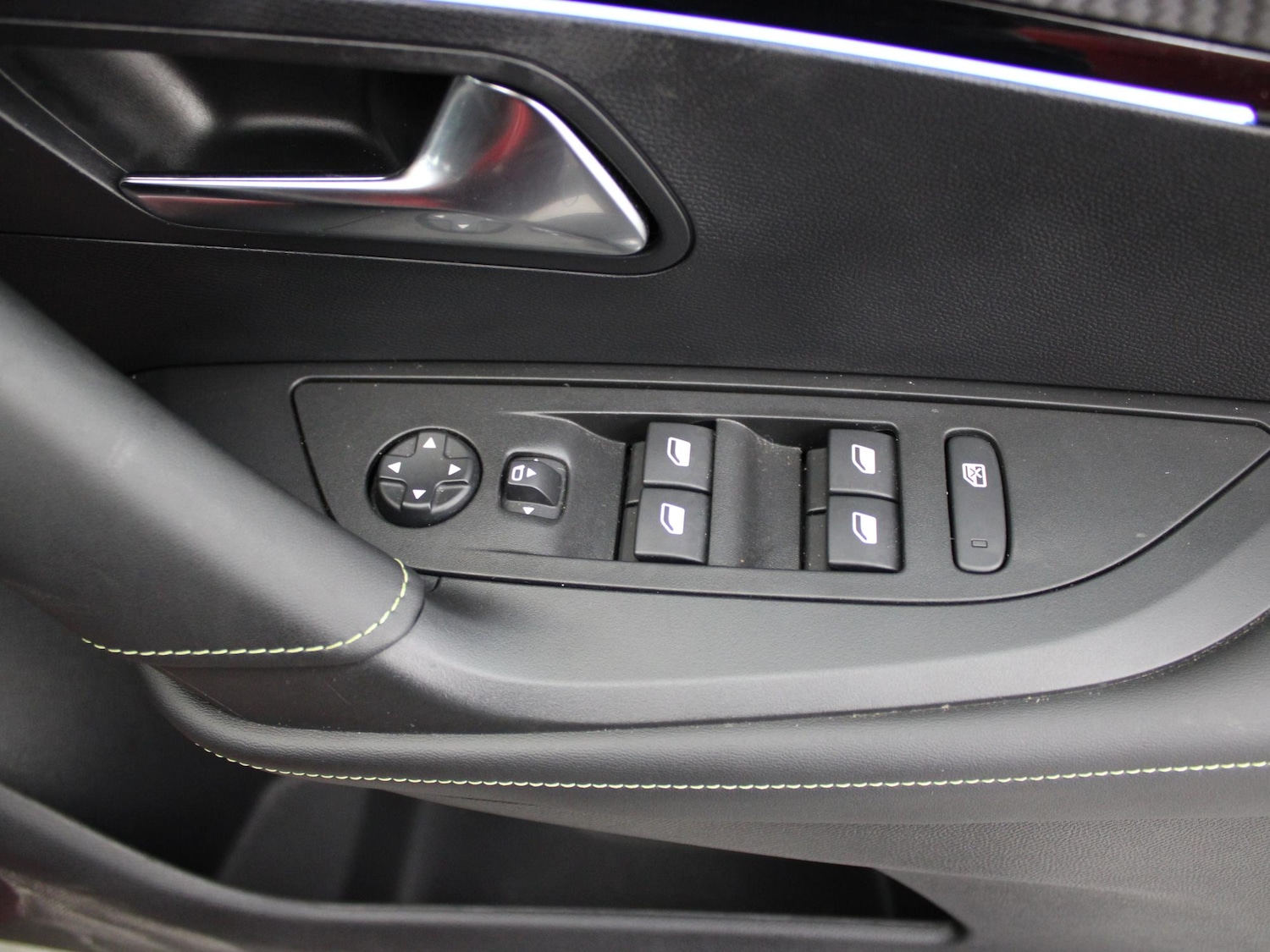 Used Peugeot 2008 2023 for sale - 76916456: Photo 42