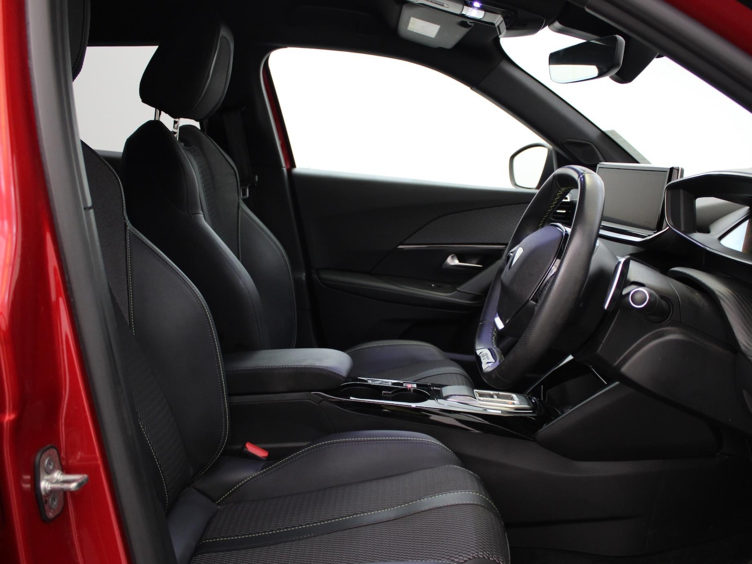 Used Peugeot 2008 2023 for sale - 76916456: Photo 9