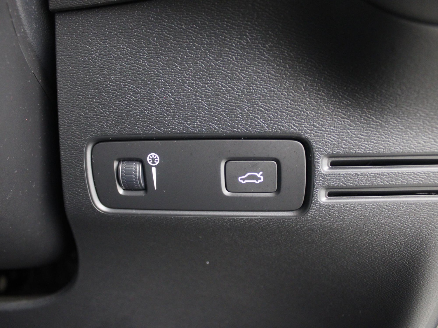 Used Volvo XC40 2020 for sale - 77348463: Photo 37