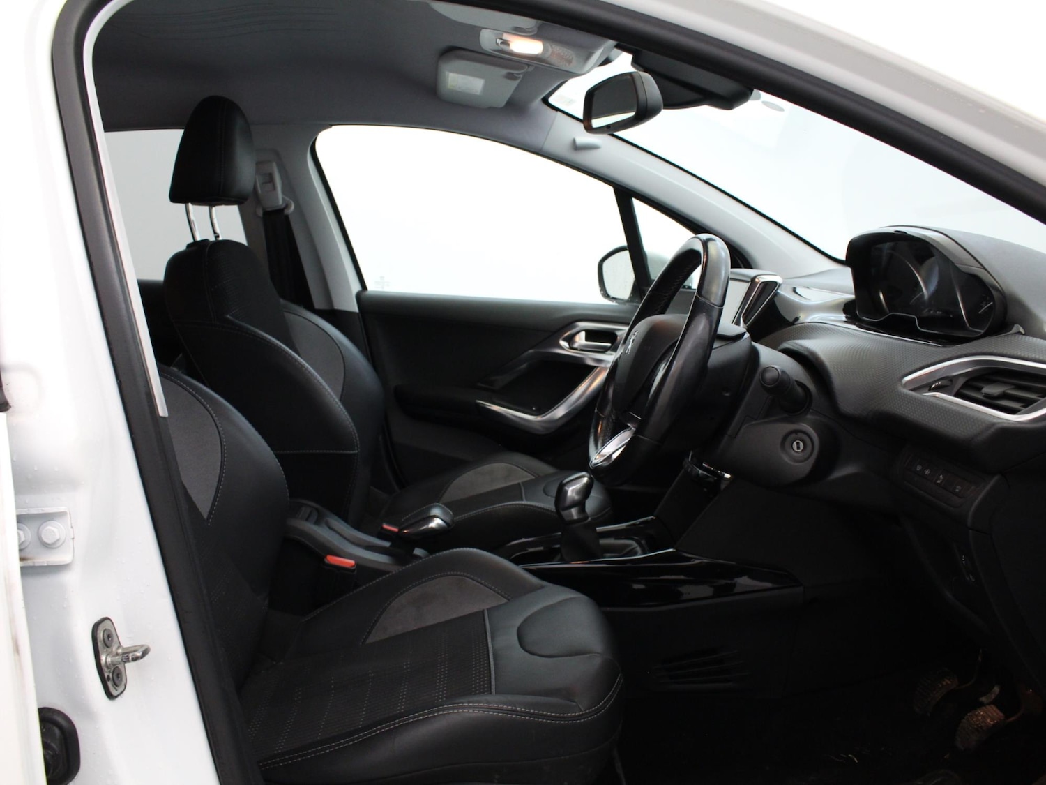 Used Peugeot 2008 2017 for sale - 76594406: Photo 7