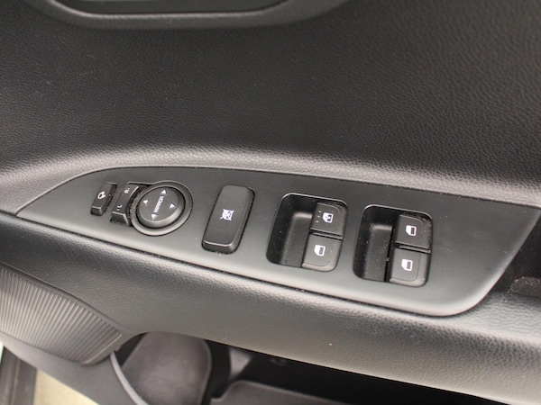 Used Kia Stonic 2020 for sale - 75343840: Photo 31