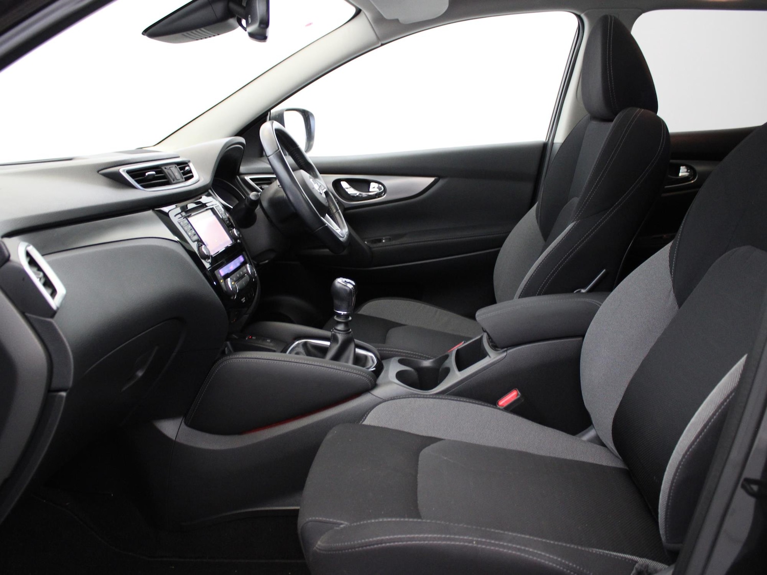 Used Nissan Qashqai 2017 for sale - 77686988: Photo 11