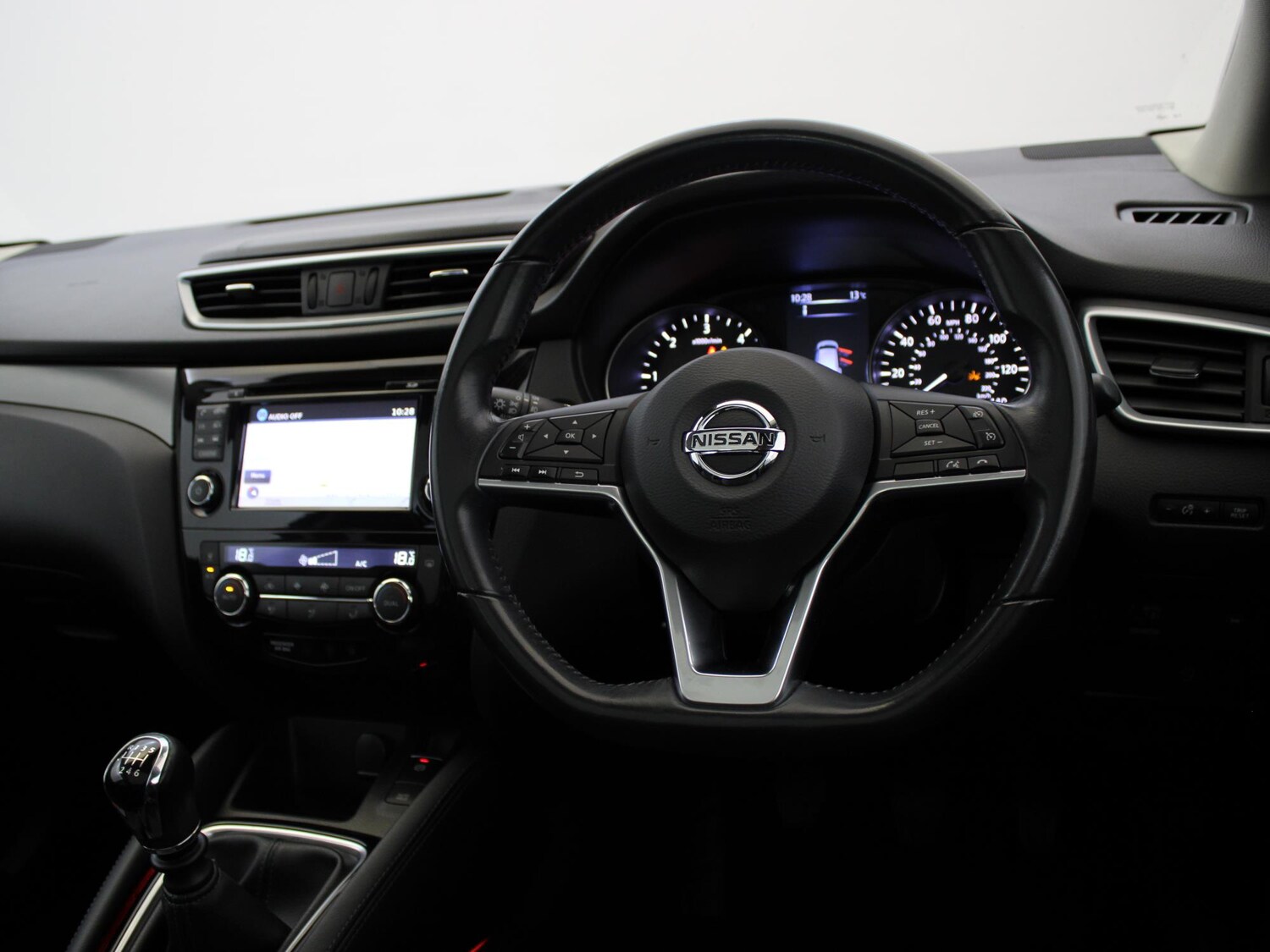 Used Nissan Qashqai 2017 for sale - 77686988: Photo 17