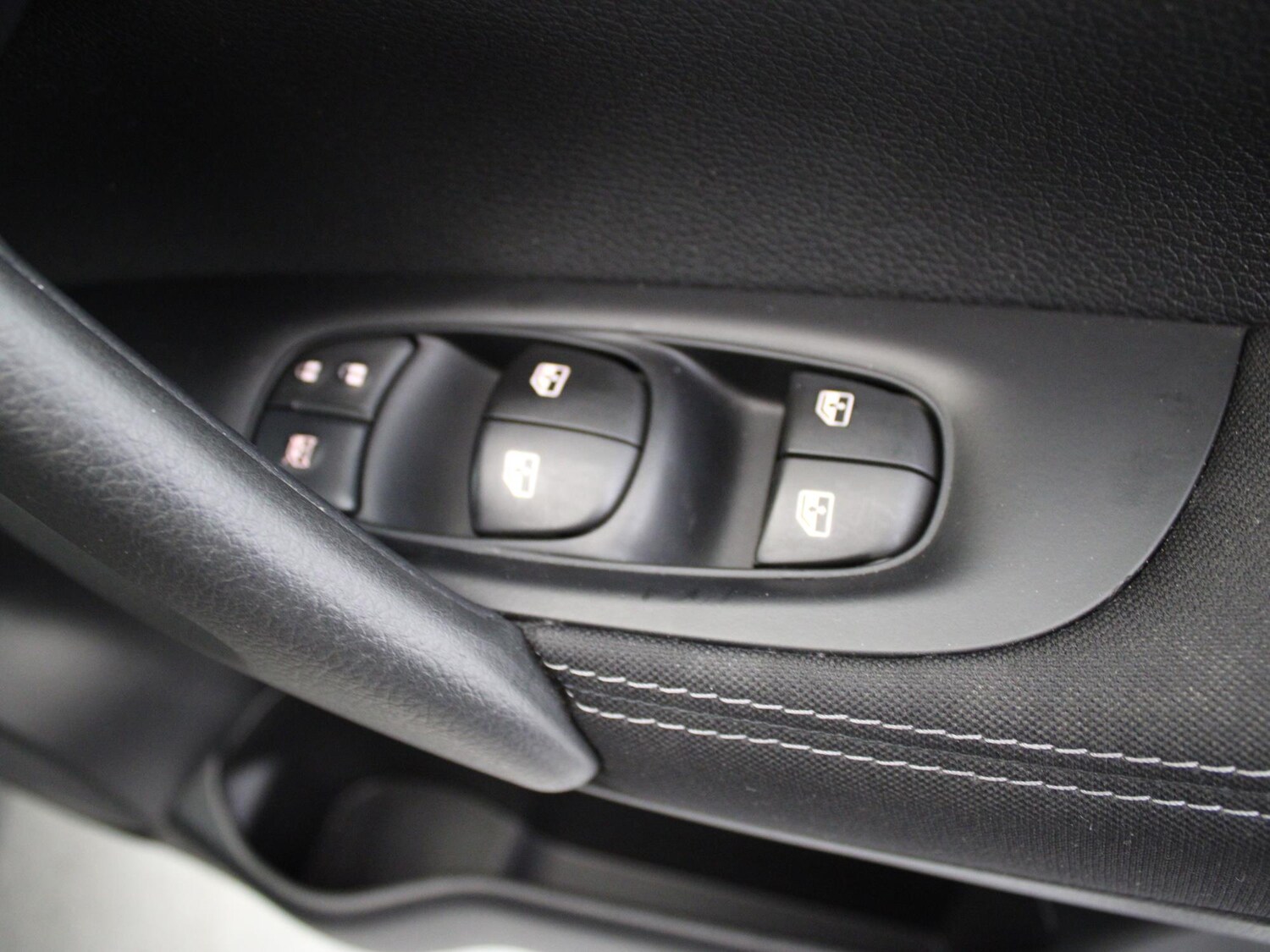 Used Nissan Qashqai 2017 for sale - 77686988: Photo 38