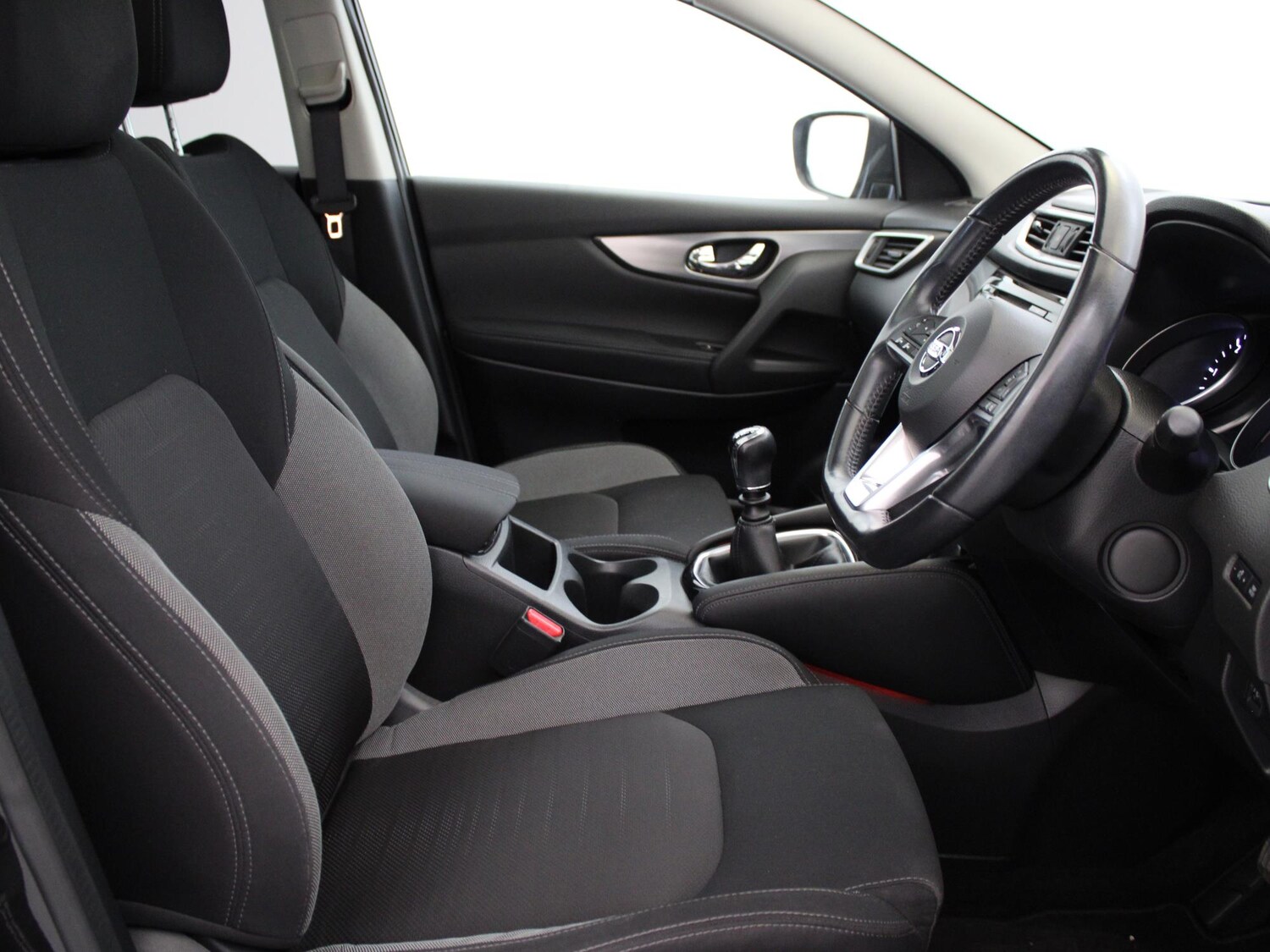 Used Nissan Qashqai 2017 for sale - 77686988: Photo 9