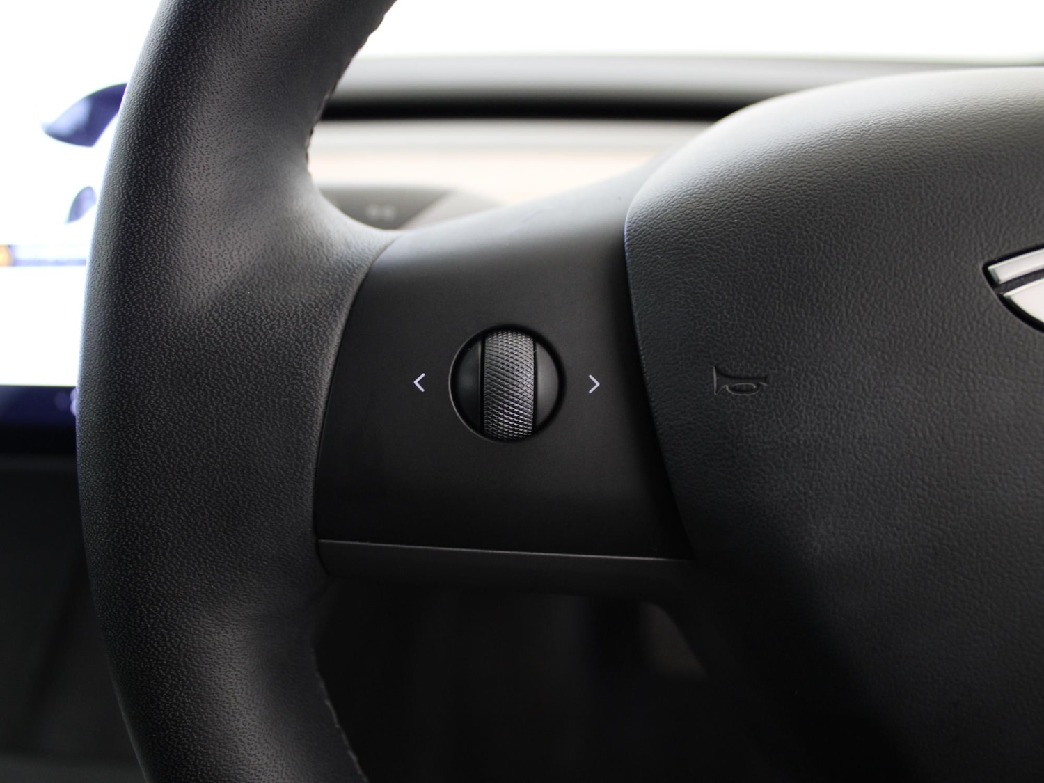 Used Tesla Model 3 2021 for sale - 76128341: Photo 32
