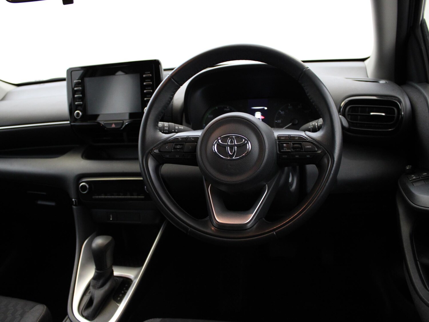 Used Toyota Yaris 2023 for sale - 76300285: Photo 15
