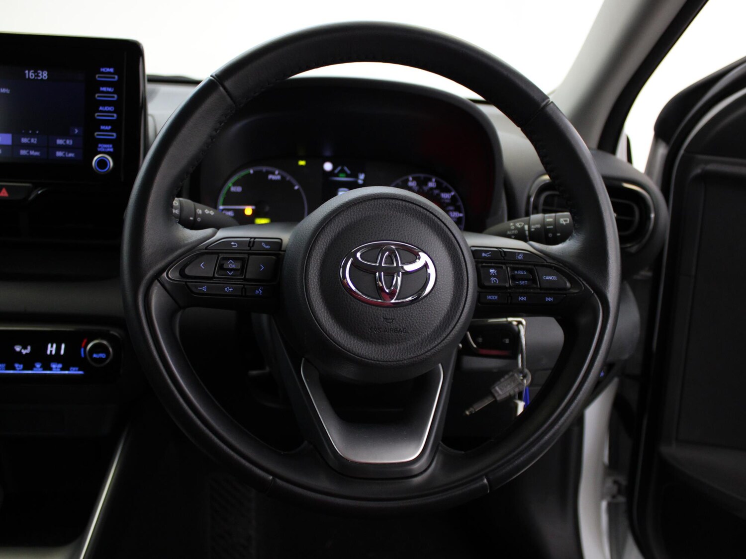 Used Toyota Yaris 2023 for sale - 76300285: Photo 27