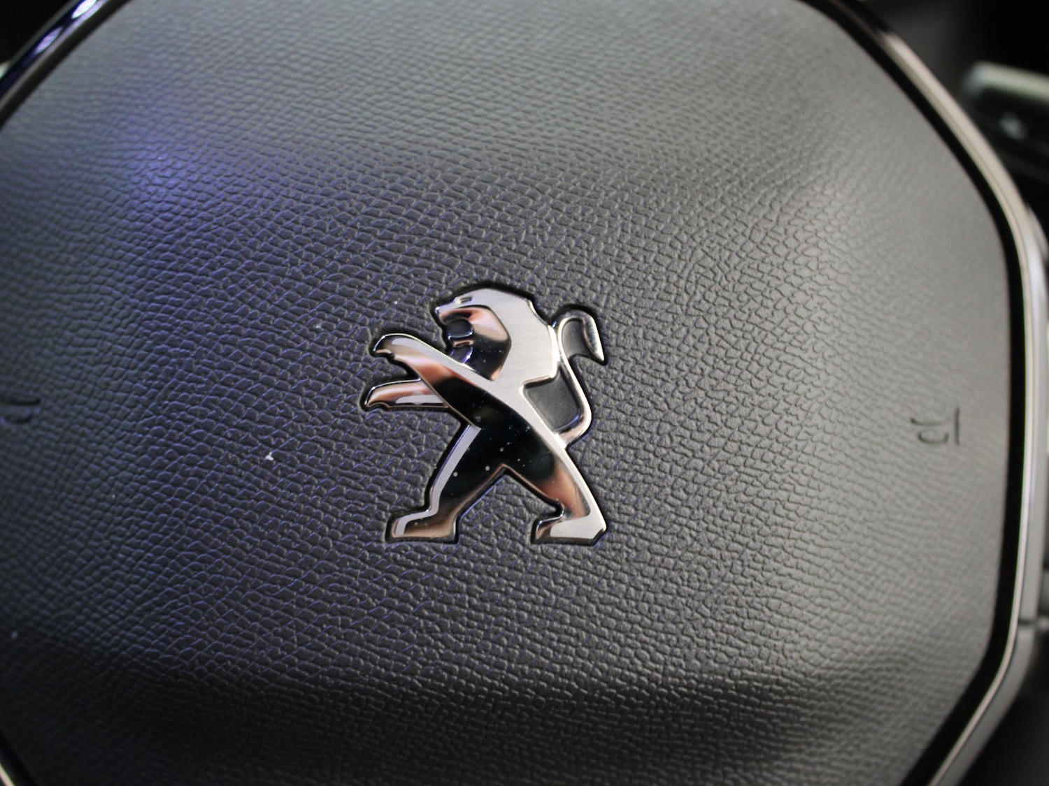 Used Peugeot 2008 2023 for sale - 77973281: Photo 25