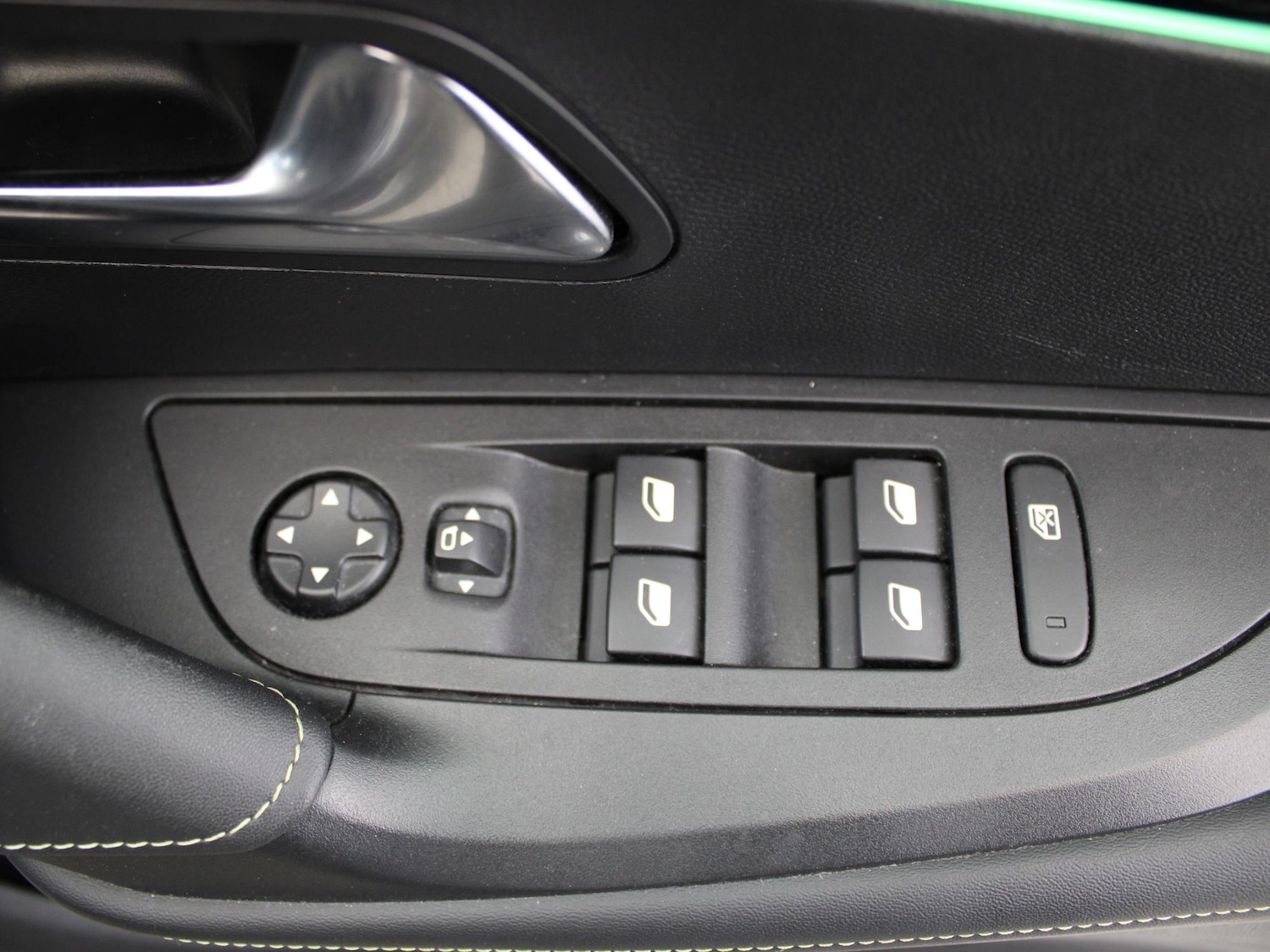 Used Peugeot 2008 2023 for sale - 77973281: Photo 32