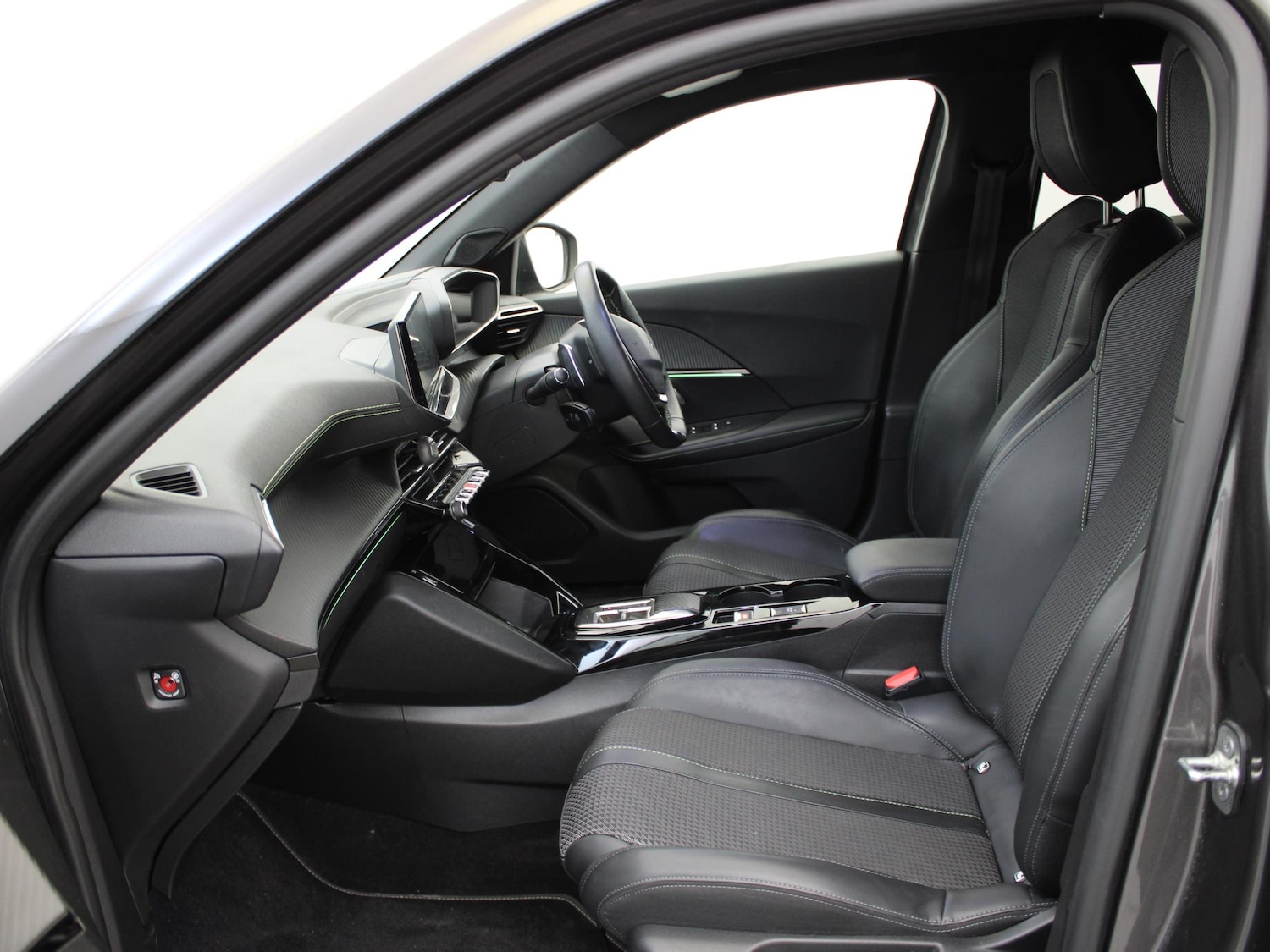 Used Peugeot 2008 2023 for sale - 77973281: Photo 9