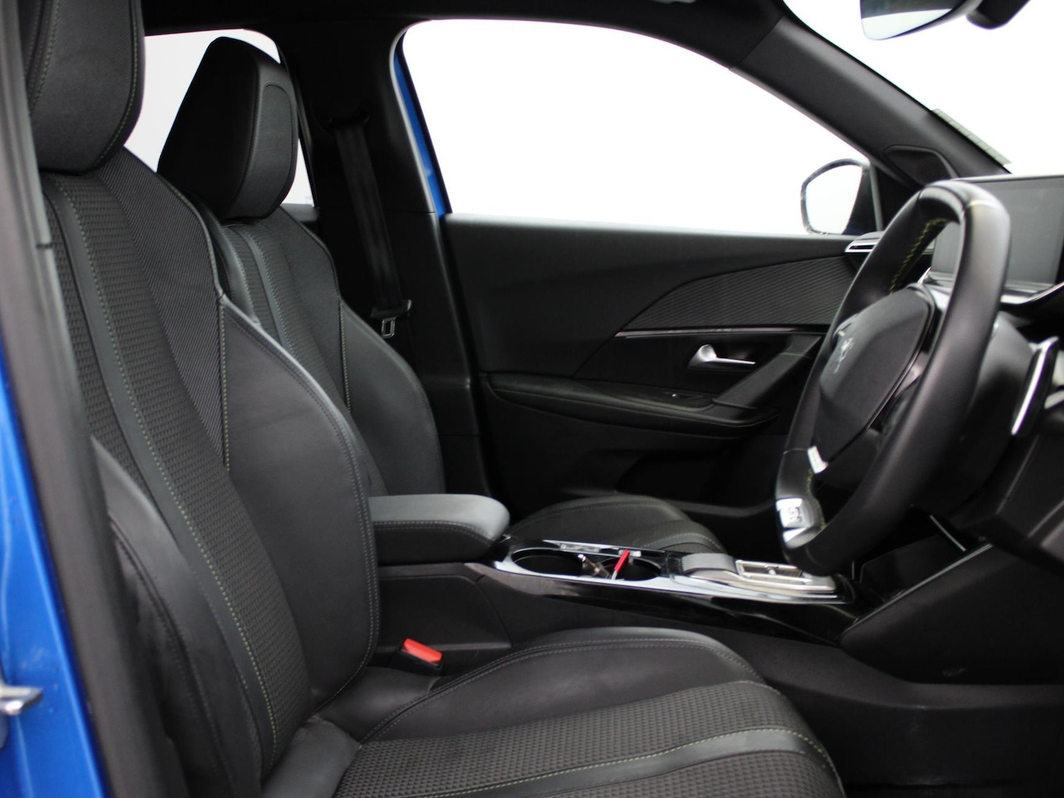 Used Peugeot 2008 2023 for sale - 77164555: Photo 9