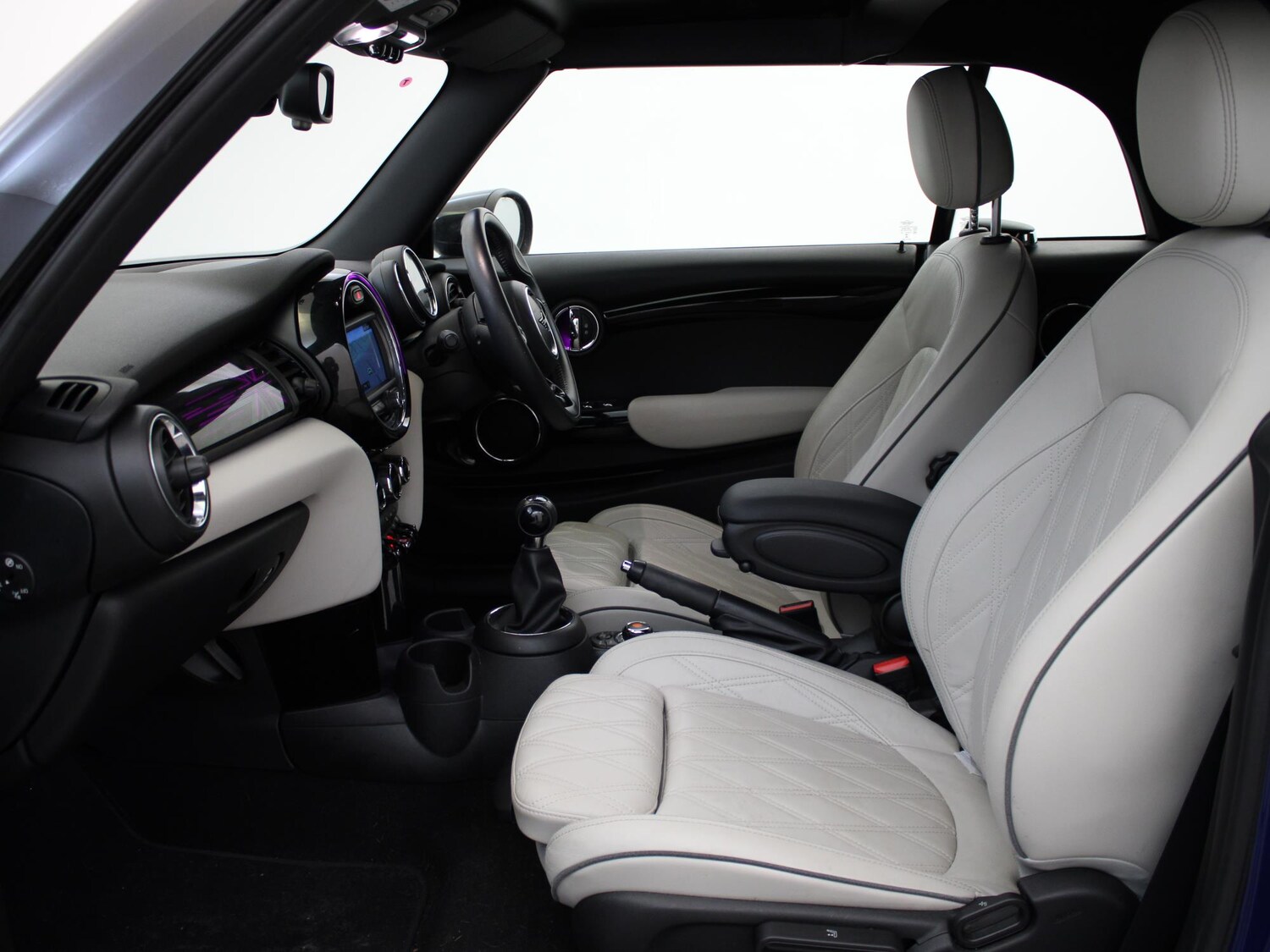 Used MINI Convertible 2019 for sale - 76353251: Photo 11