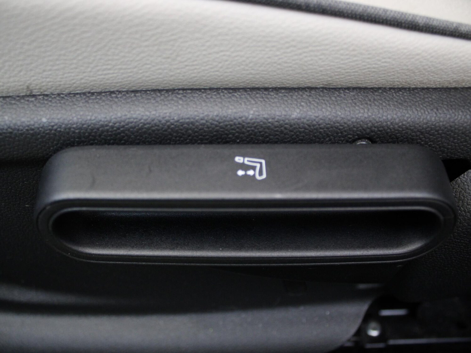 Used MINI Convertible 2019 for sale - 76353251: Photo 12