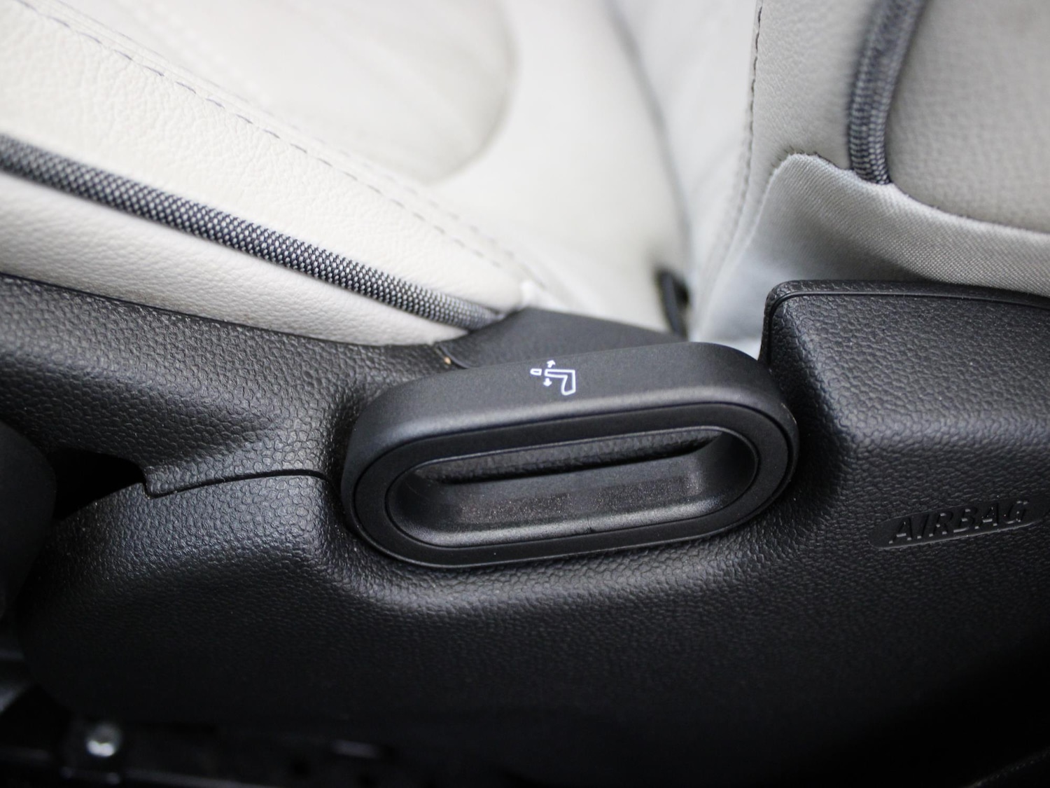 Used MINI Convertible 2019 for sale - 76353251: Photo 13