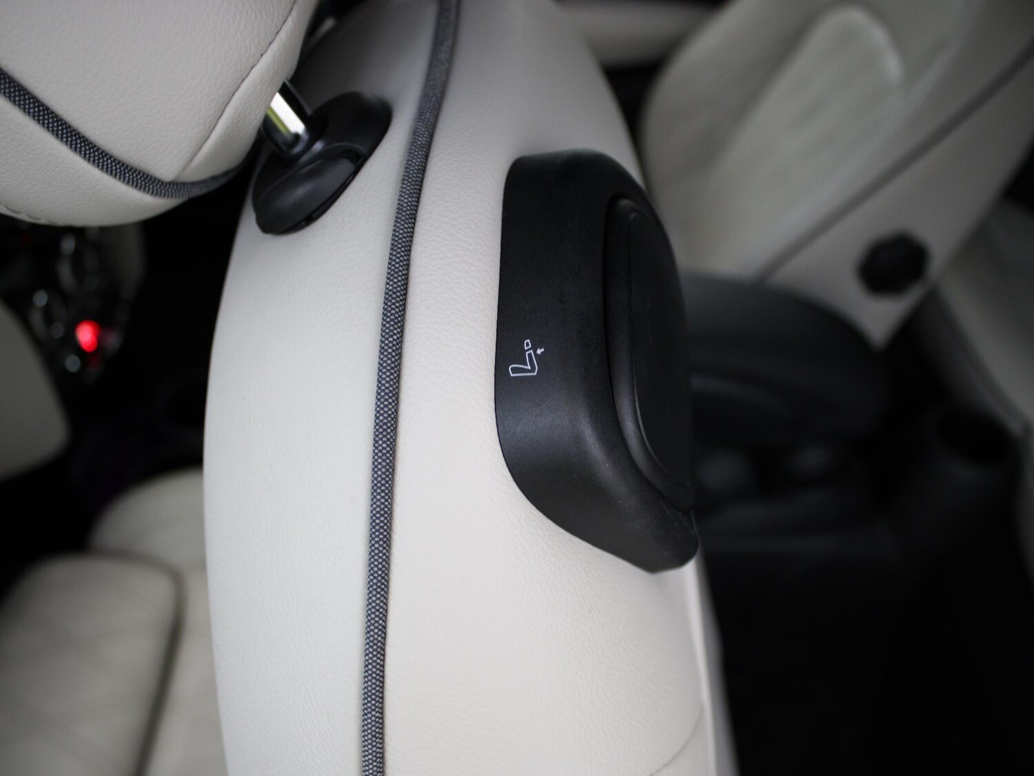 Used MINI Convertible 2019 for sale - 76353251: Photo 14