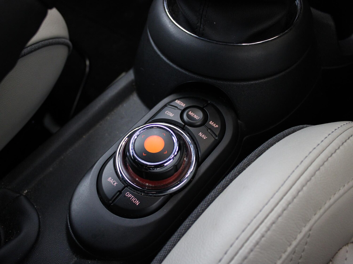 Used MINI Convertible 2019 for sale - 76353251: Photo 29