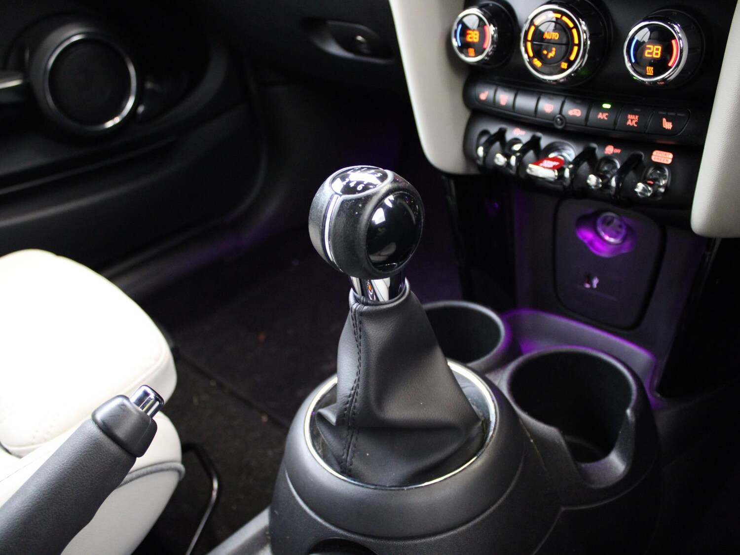 Used MINI Convertible 2019 for sale - 76353251: Photo 30