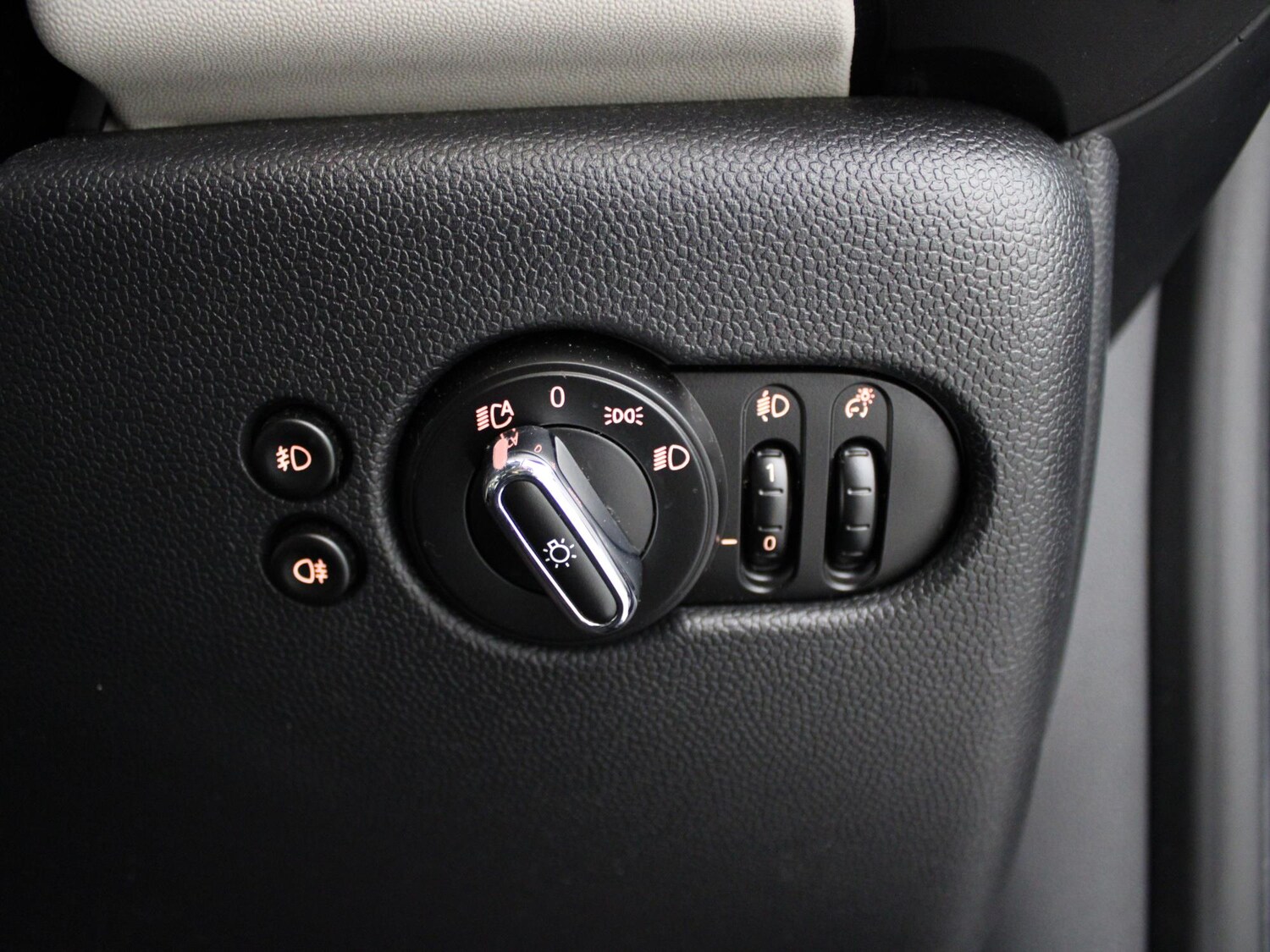 Used MINI Convertible 2019 for sale - 76353251: Photo 37