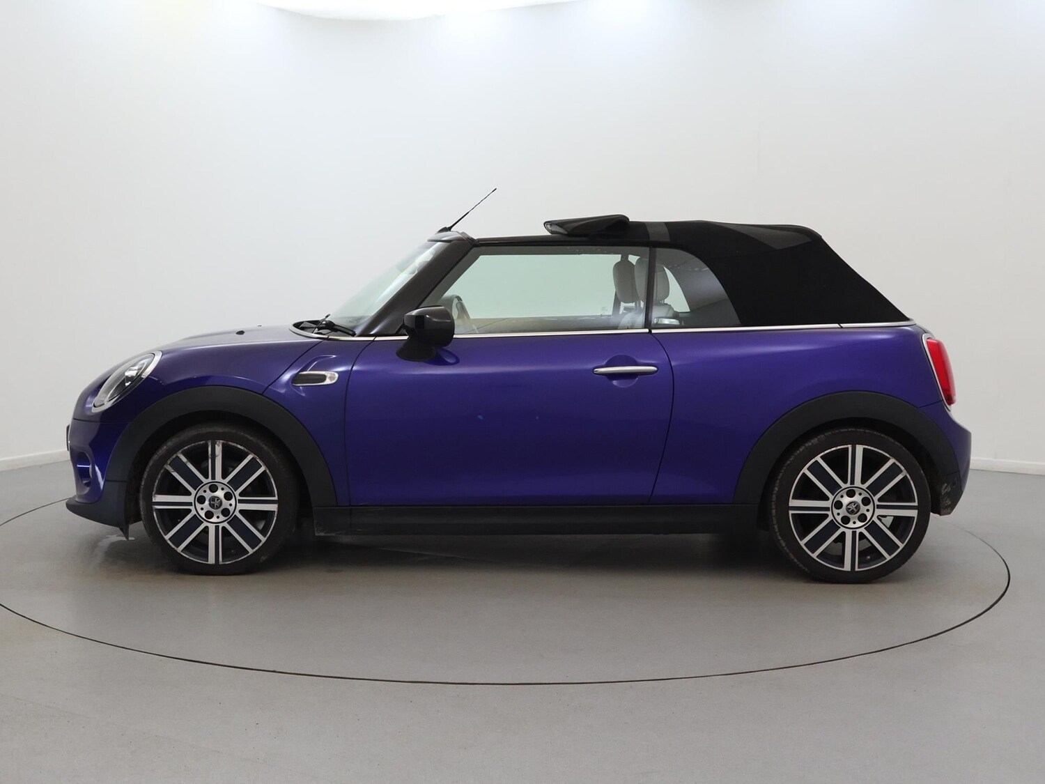 Used MINI Convertible 2019 for sale - 76353251: Photo 4