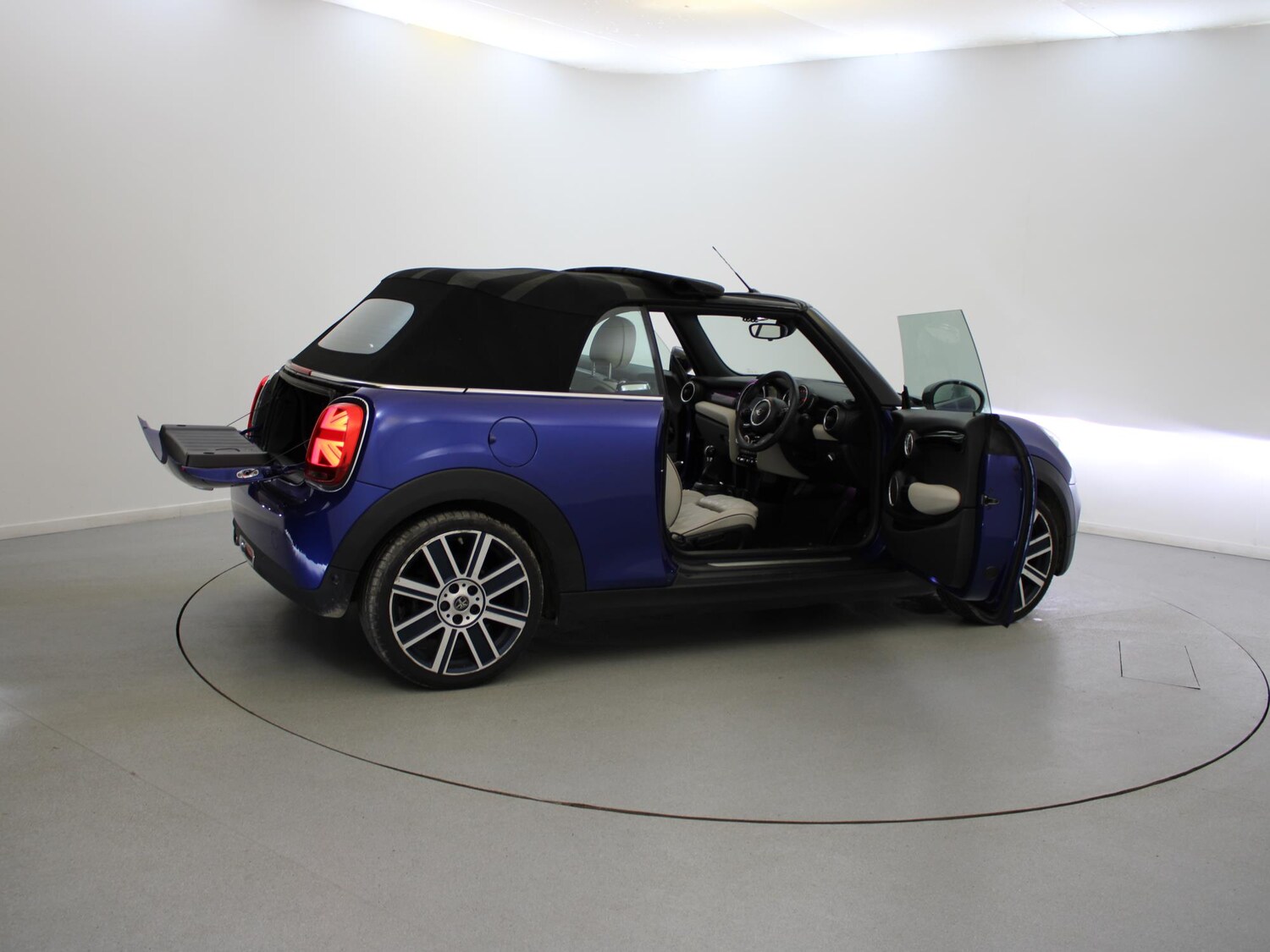Used MINI Convertible 2019 for sale - 76353251: Photo 42