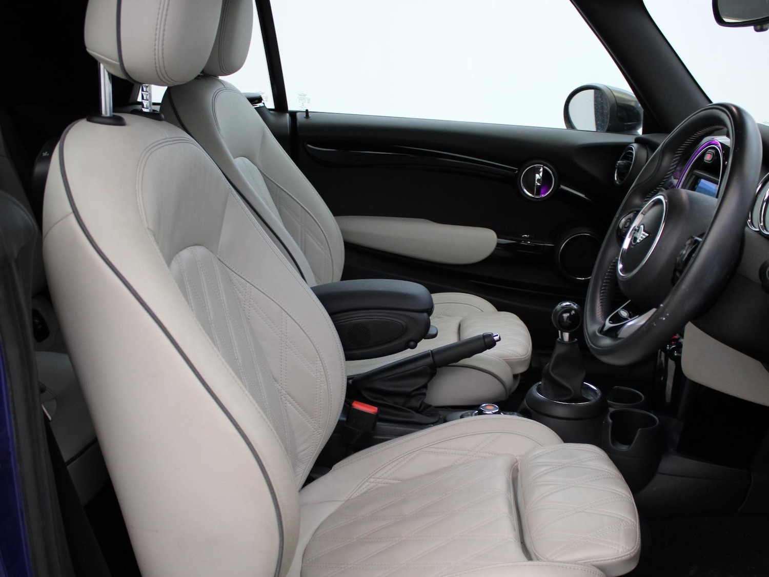 Used MINI Convertible 2019 for sale - 76353251: Photo 8