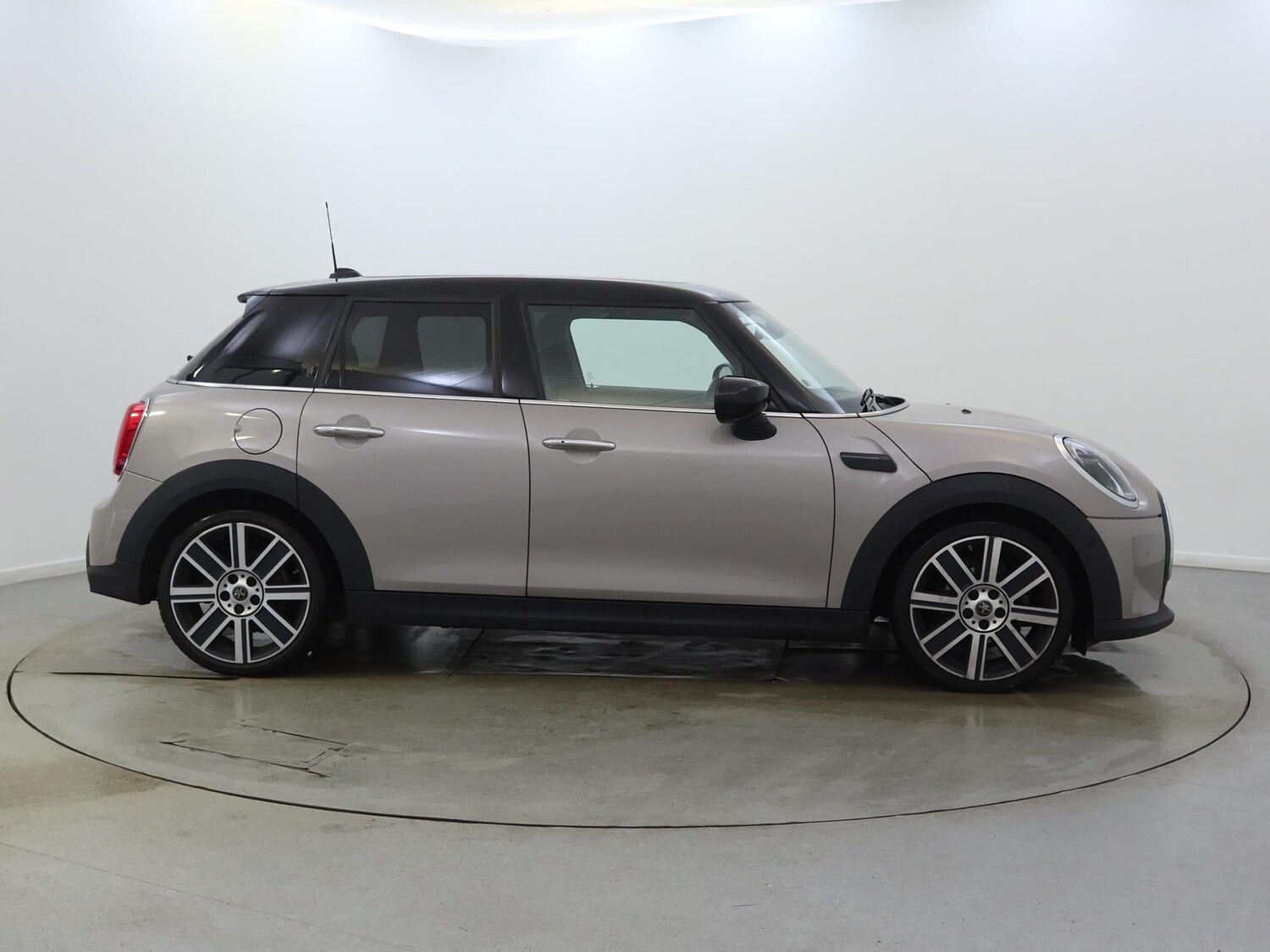 Used MINI Hatch 2022 for sale - 77348452: Photo 8