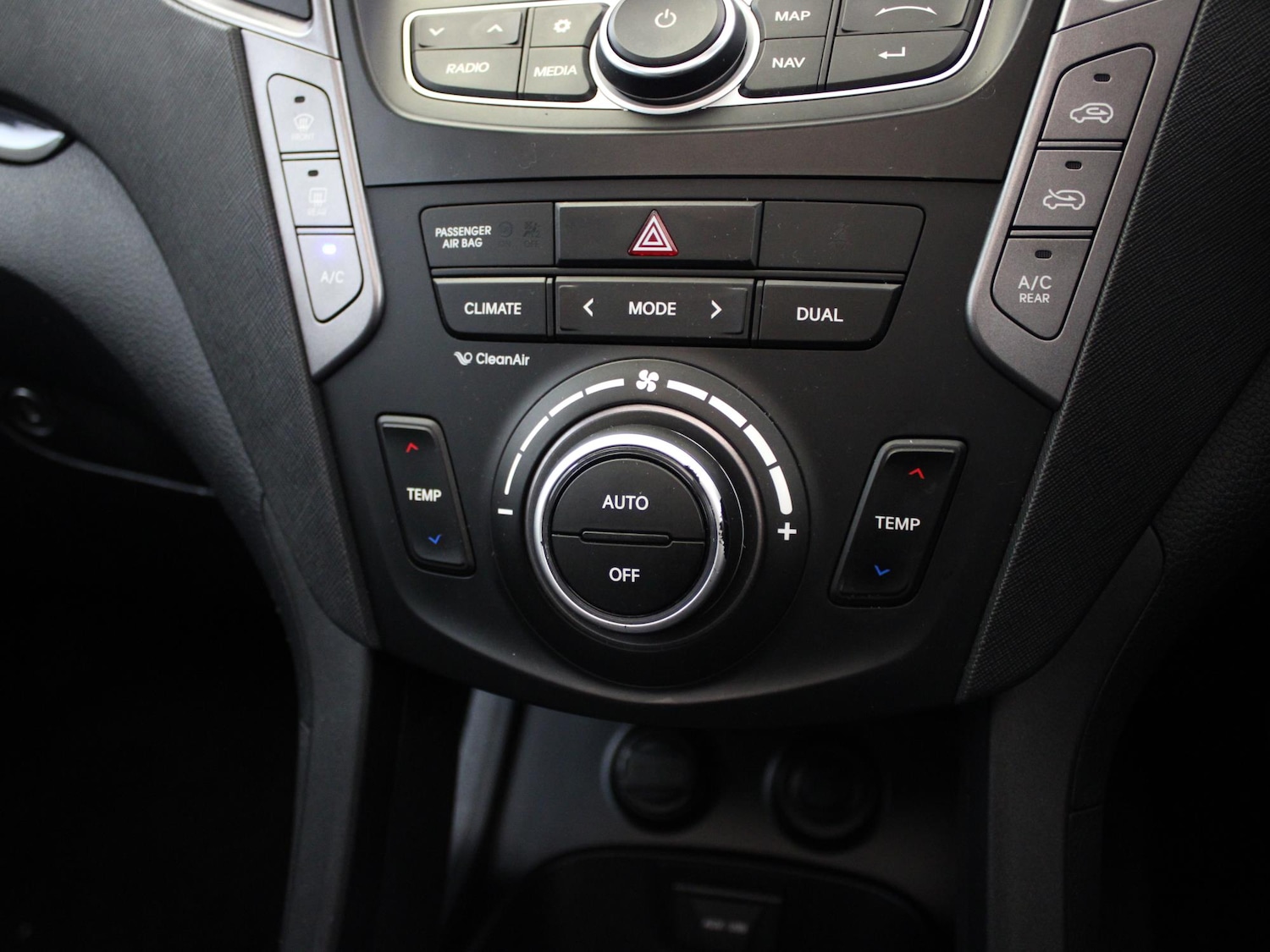 Used Hyundai Santa Fe 2014 for sale - 76411588: Photo 29