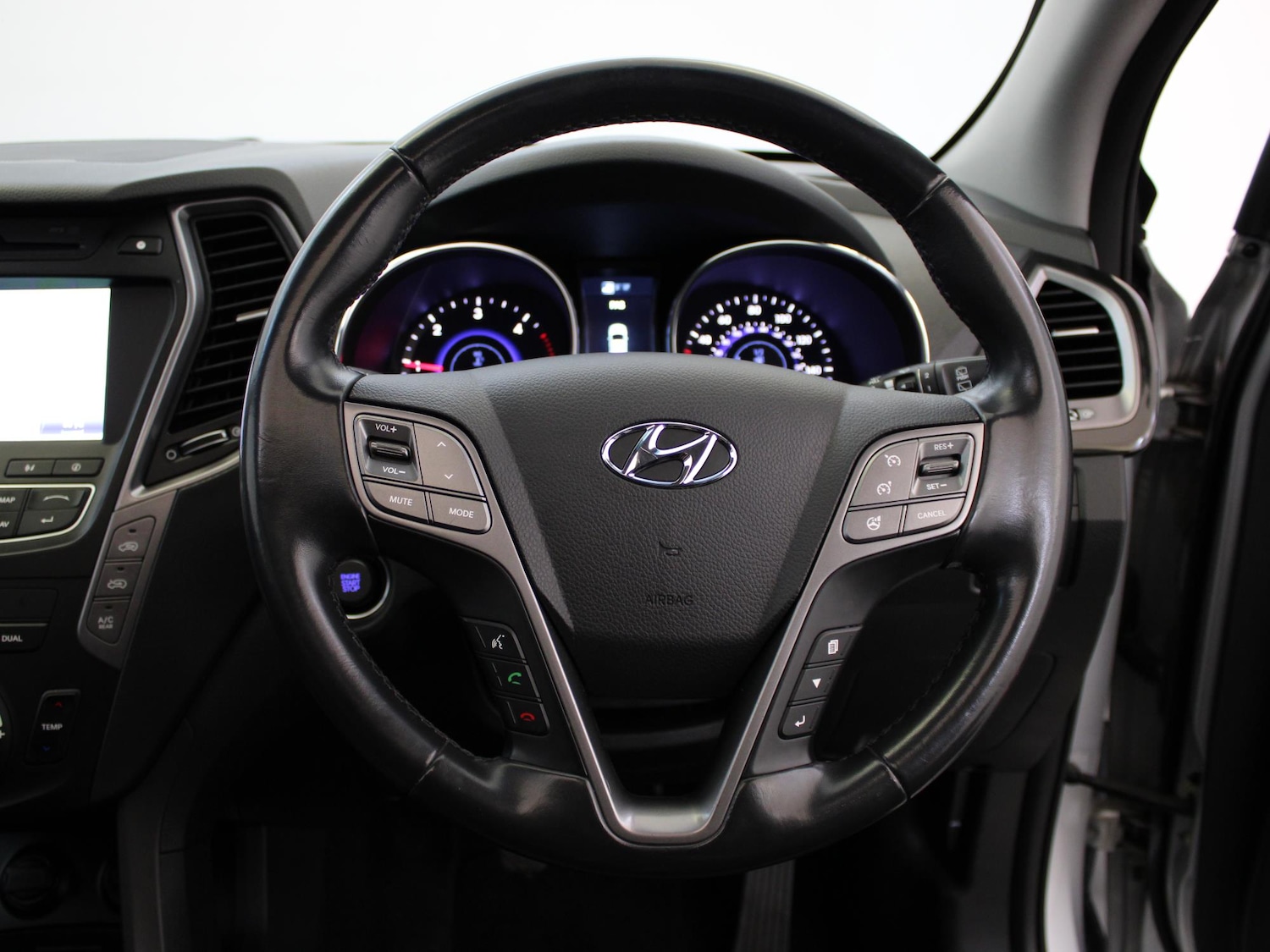 Used Hyundai Santa Fe 2014 for sale - 76411588: Photo 34