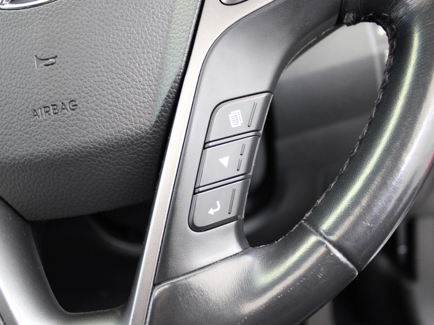 Used Hyundai Santa Fe 2014 for sale - 76411588: Photo 38