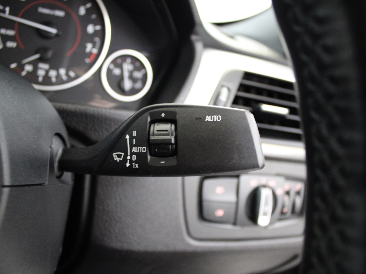 Used BMW 3 Series 2018 for sale - 76192178: Photo 32