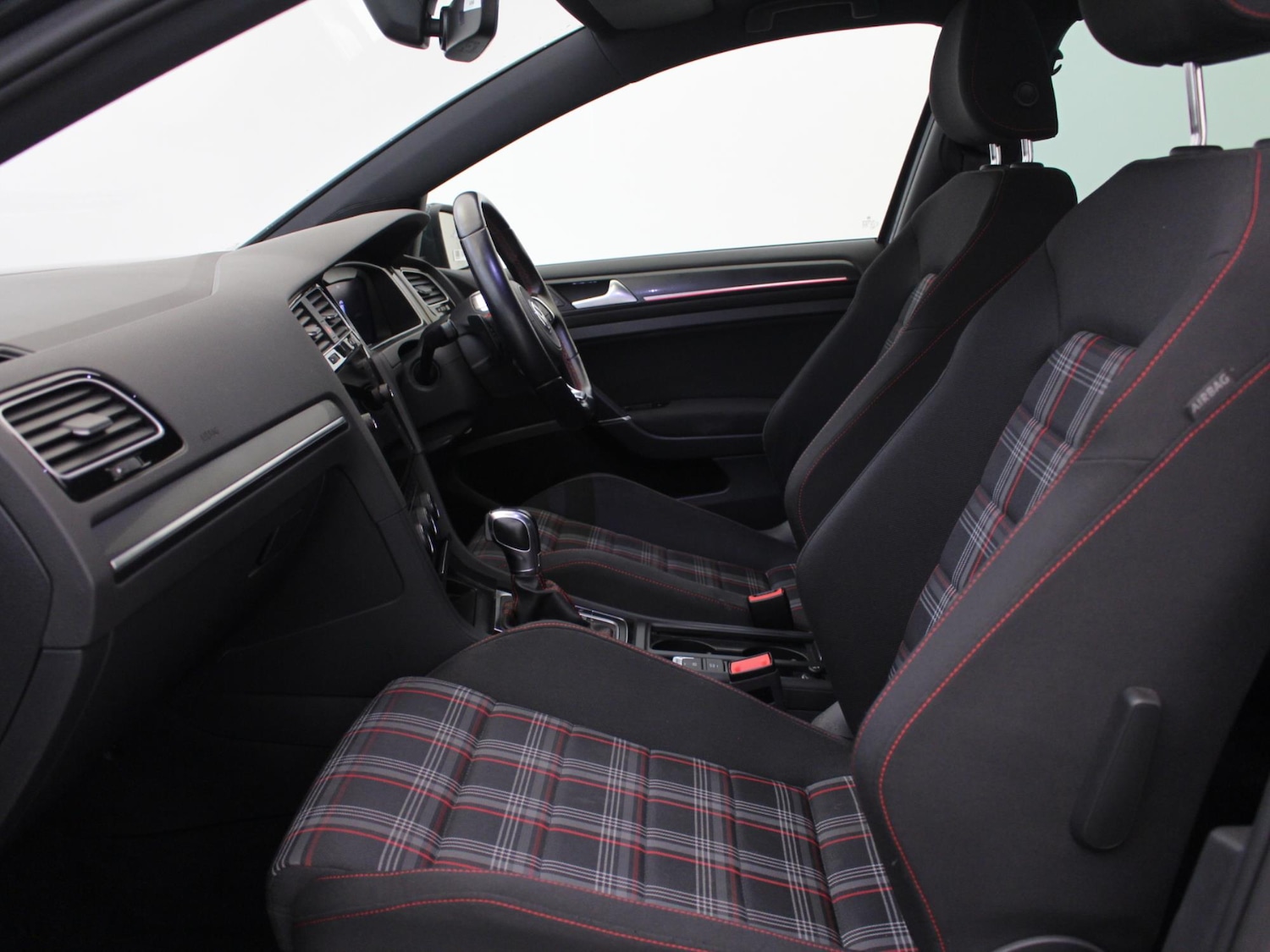 Used Volkswagen Golf 2018 for sale - 76442611: Photo 10