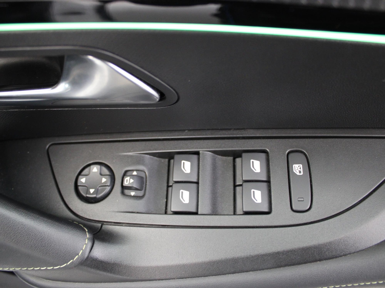 Used Peugeot 2008 2022 for sale - 77973305: Photo 35