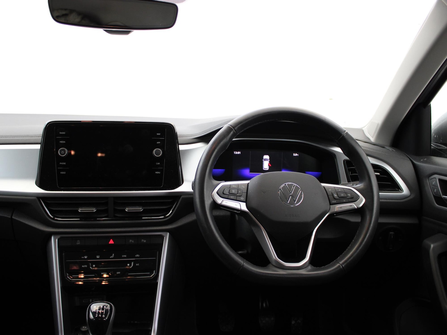 Used Volkswagen T-Roc 2023 for sale - 76916451: Photo 15