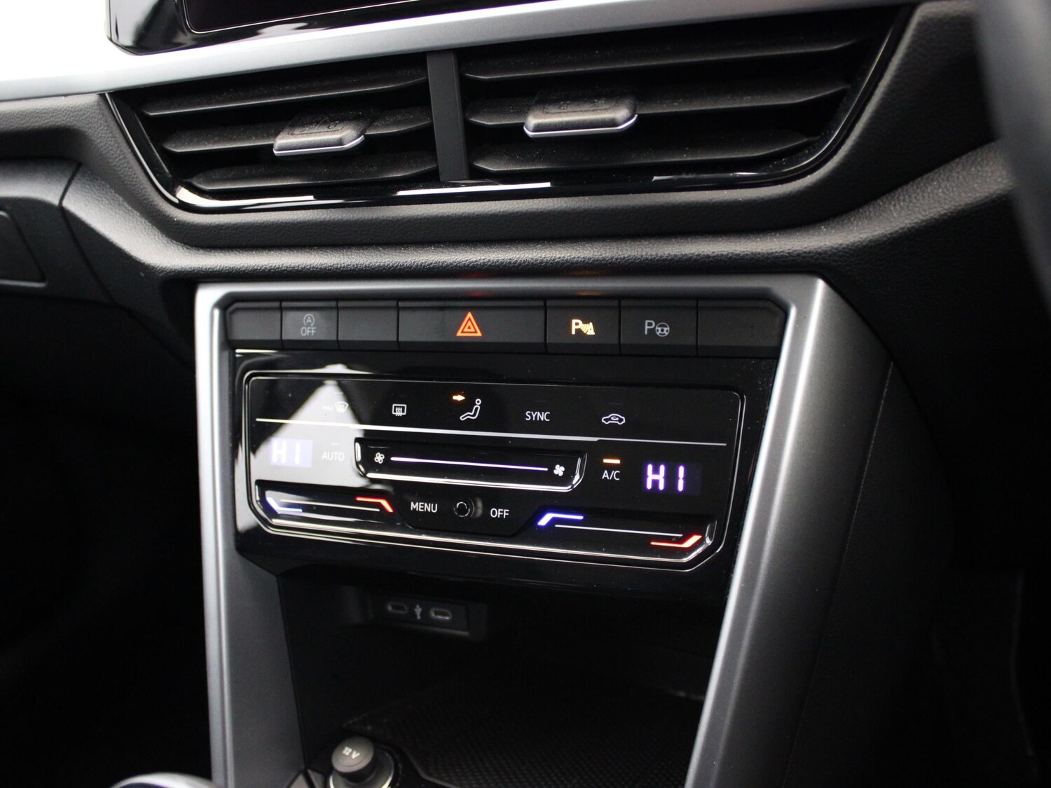 Used Volkswagen T-Roc 2023 for sale - 76916451: Photo 26