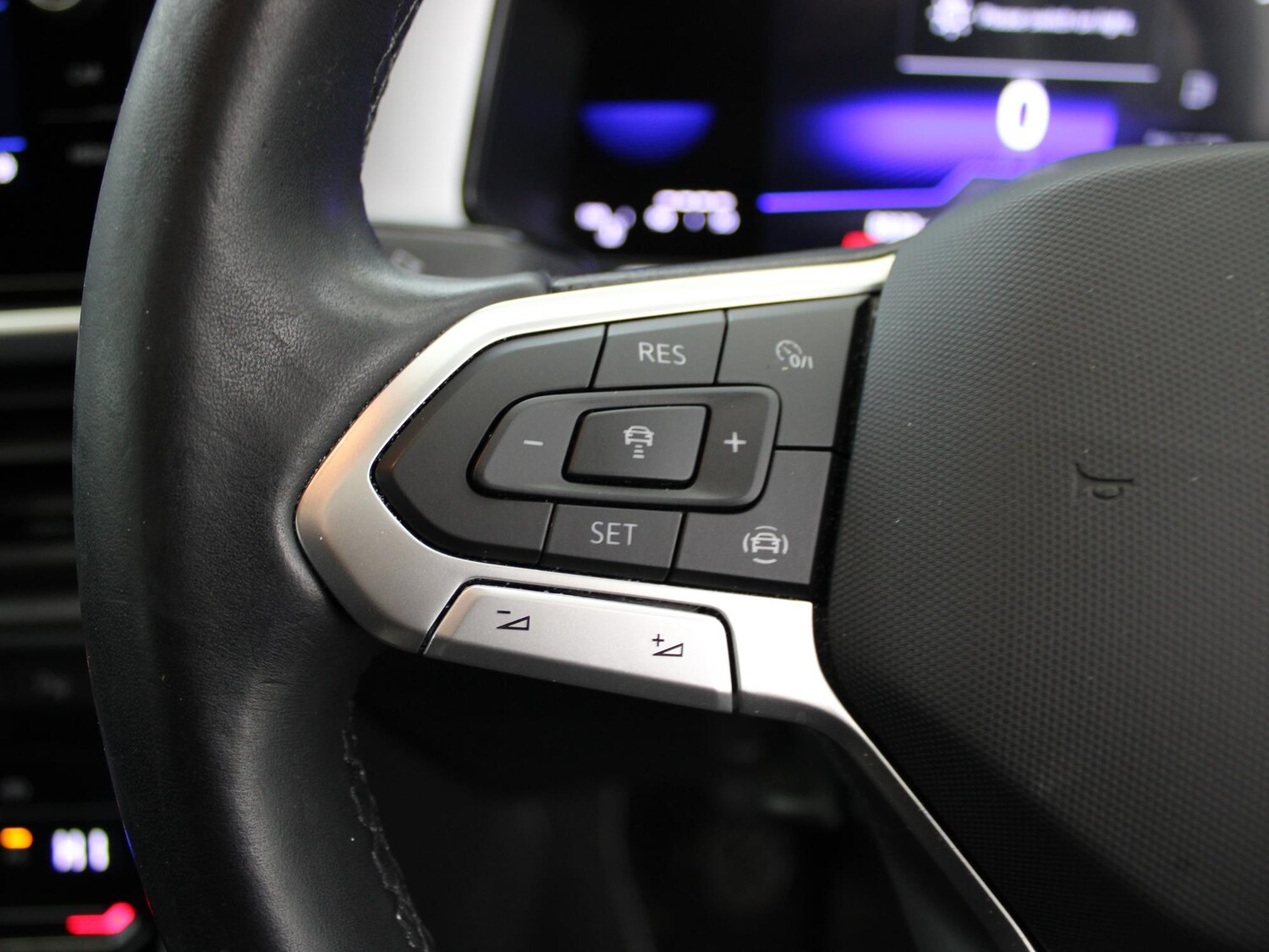 Used Volkswagen T-Roc 2023 for sale - 76916451: Photo 31