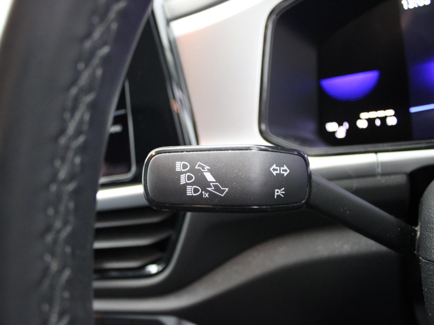 Used Volkswagen T-Roc 2023 for sale - 76916451: Photo 32