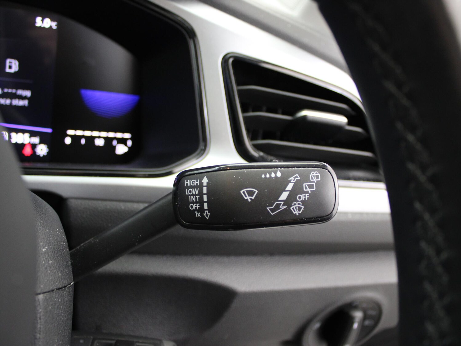 Used Volkswagen T-Roc 2023 for sale - 76916451: Photo 33