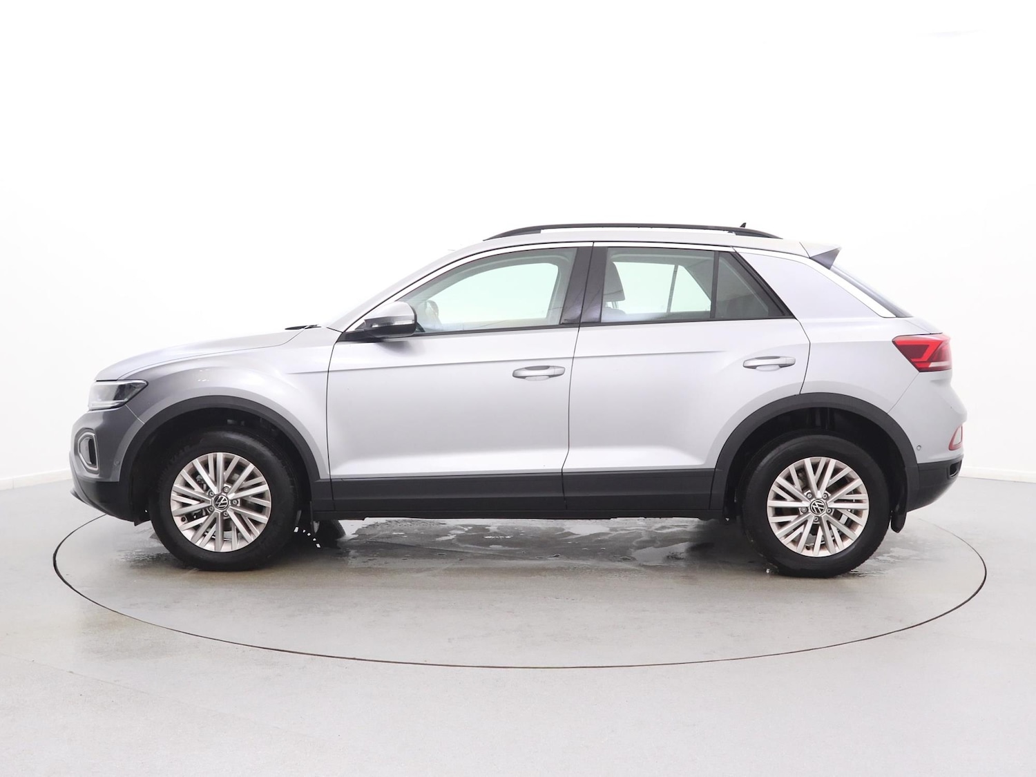 Used Volkswagen T-Roc 2023 for sale - 76916451: Photo 4