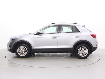Used Volkswagen T-Roc 2023 for sale - 76916451: Photo