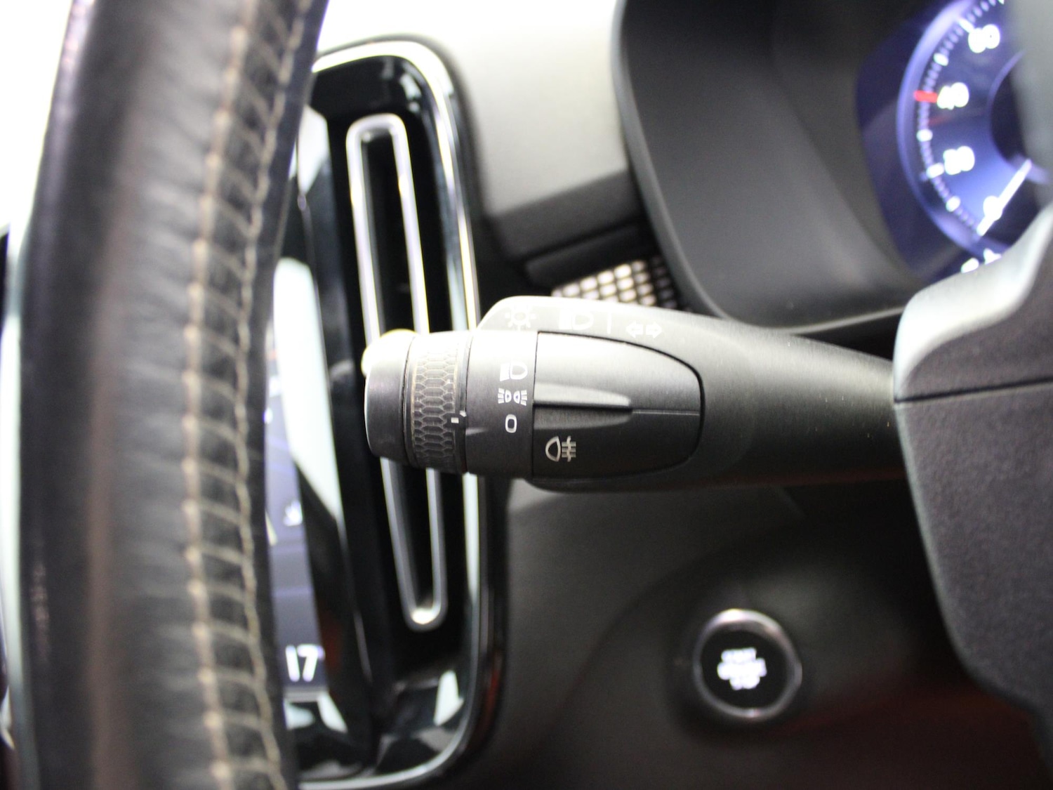 Used Volvo XC40 2019 for sale - 76390930: Photo 28