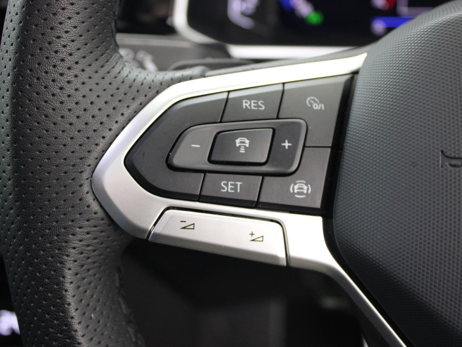 Used Volkswagen T-Roc 2025 for sale - 77687007: Photo 31