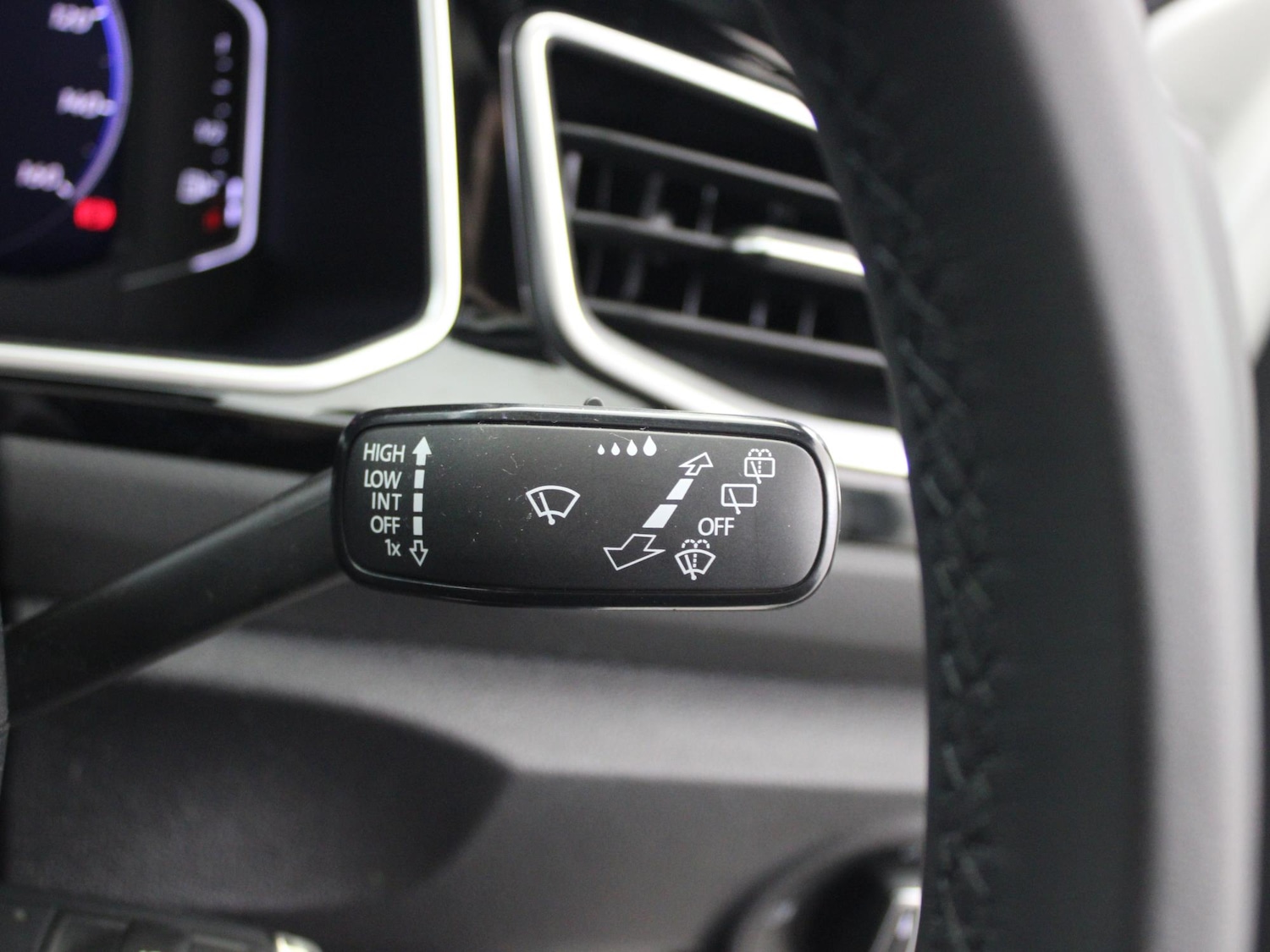 Used Volkswagen T-Roc 2025 for sale - 77687007: Photo 34