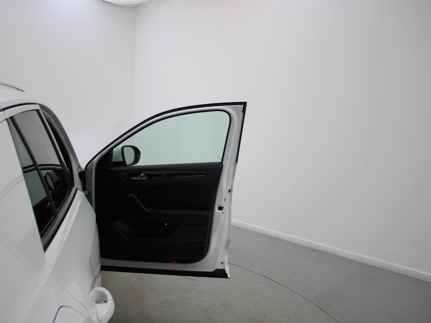 Used Volkswagen T-Roc 2025 for sale - 77687007: Photo 36