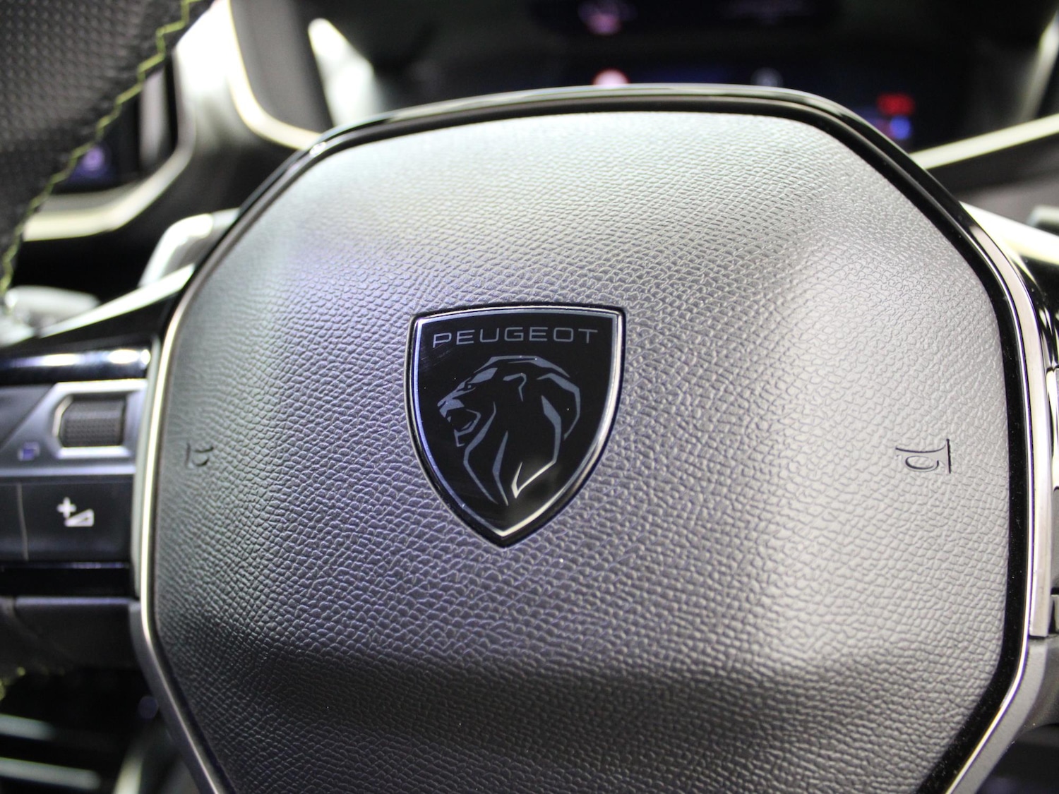 Used Peugeot 2008 2023 for sale - 76637024: Photo 32