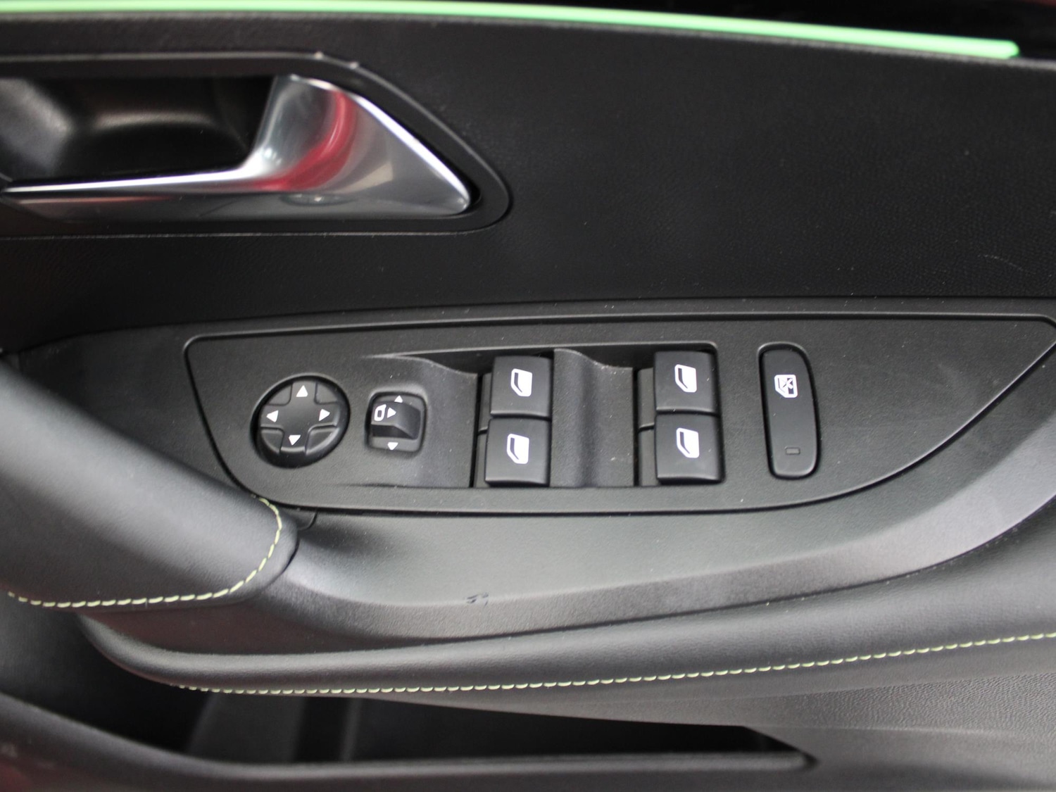 Used Peugeot 2008 2023 for sale - 76637024: Photo 38