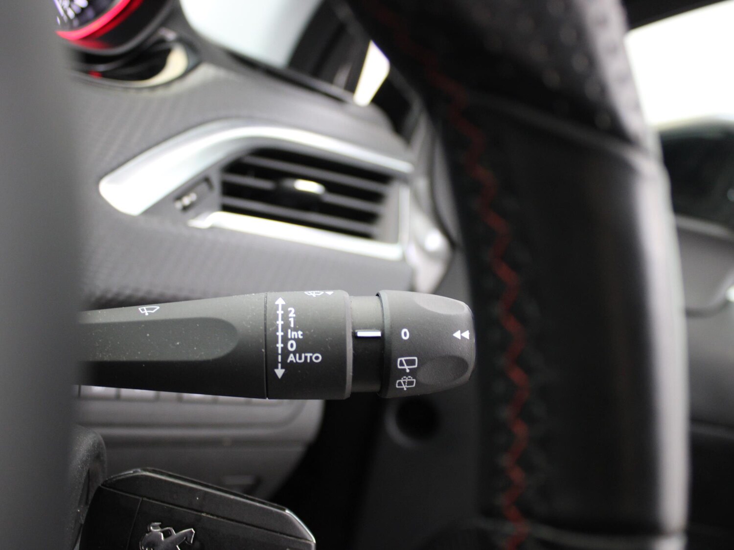 Used Peugeot 2008 2018 for sale - 77472823: Photo 28