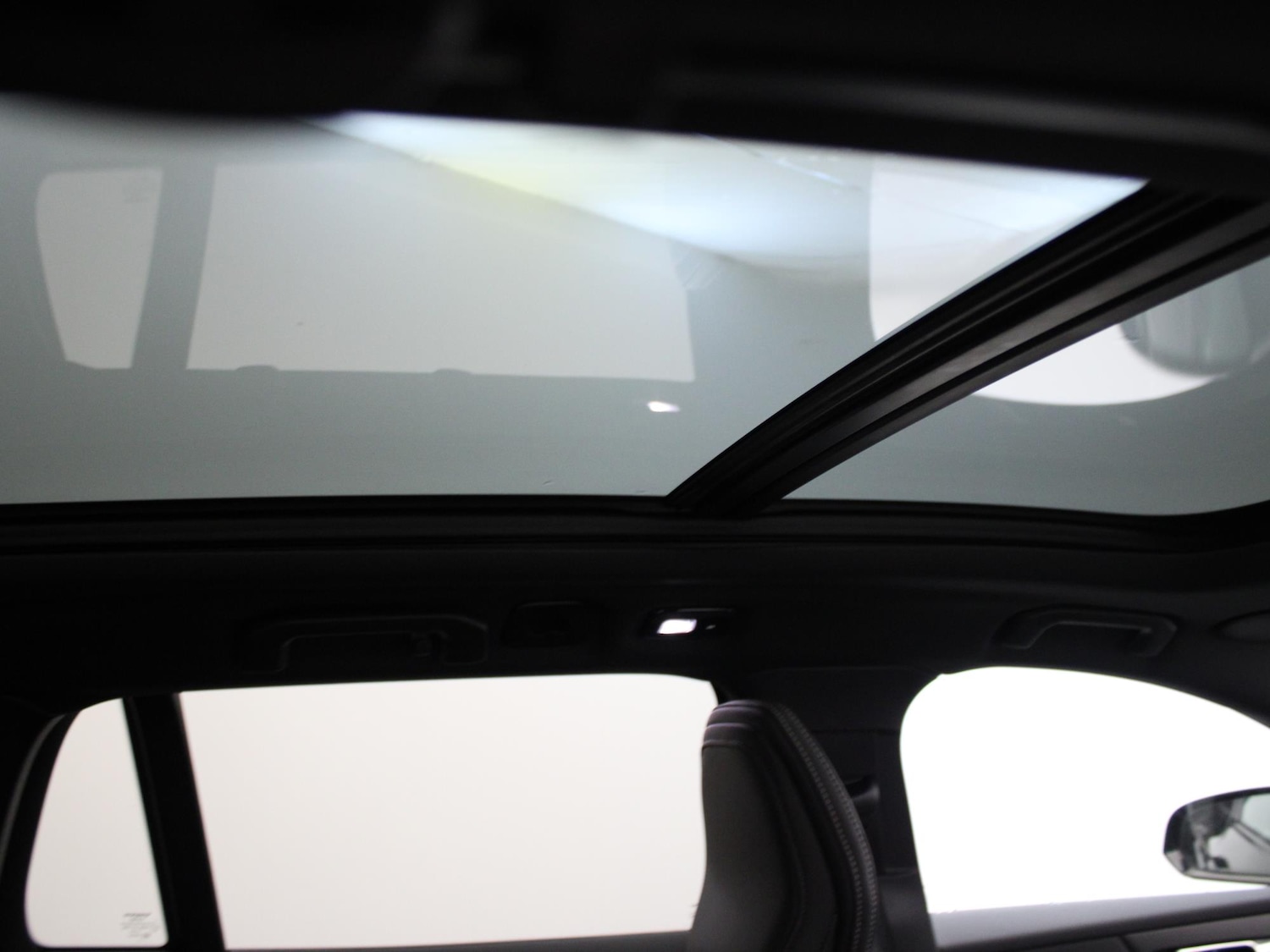 Used Volvo V60 2022 for sale - 77635133: Photo 15